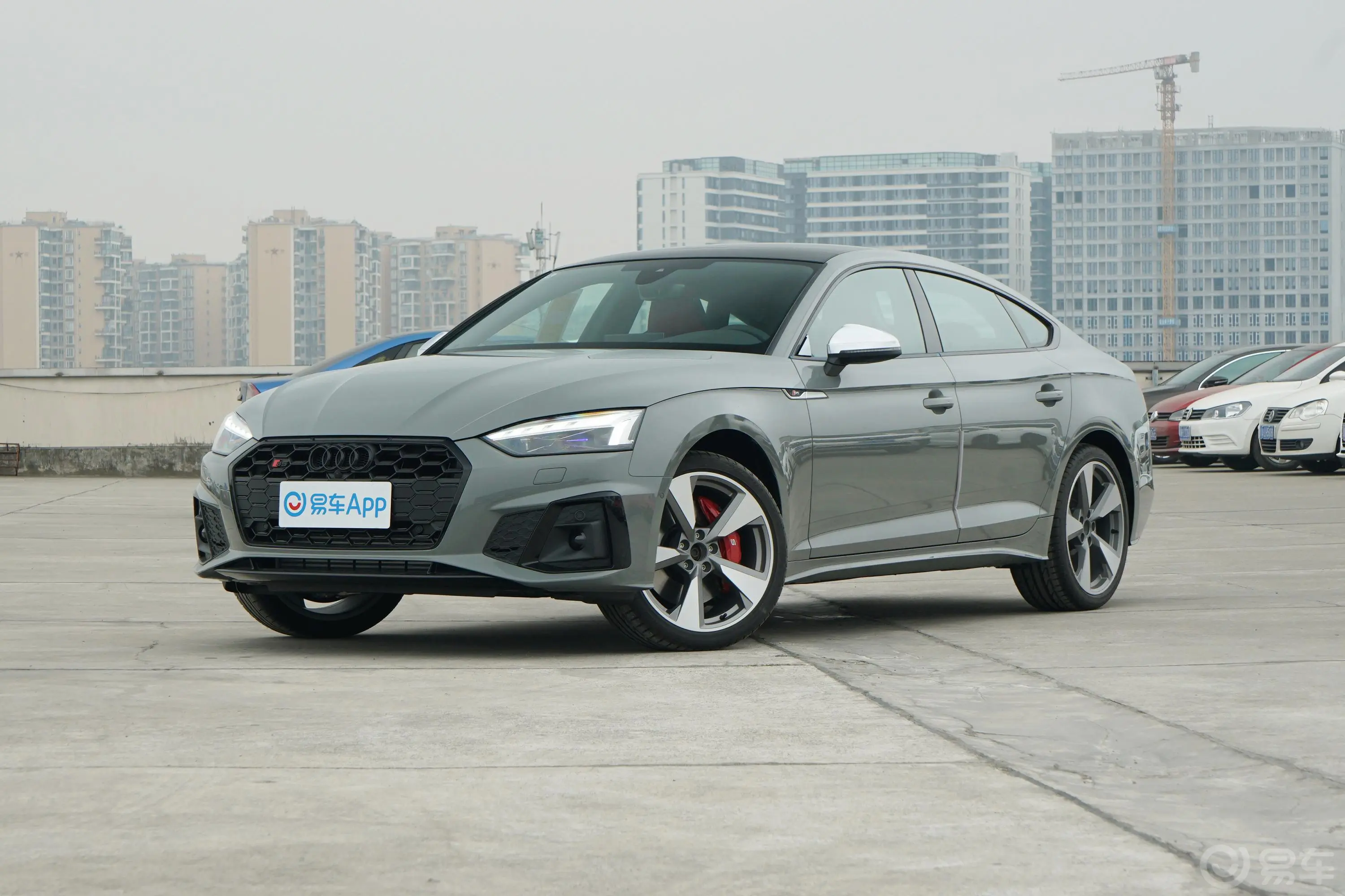 奥迪S53.0T Sportback侧前45度车头向左水平