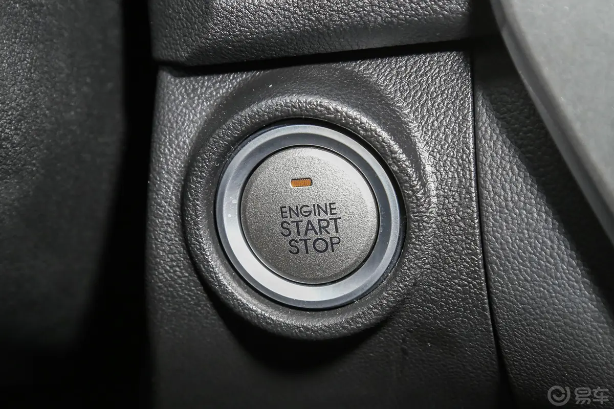 炮越野版 2.0T 自动四驱限量拖挂版 汽油钥匙孔或一键启动按键