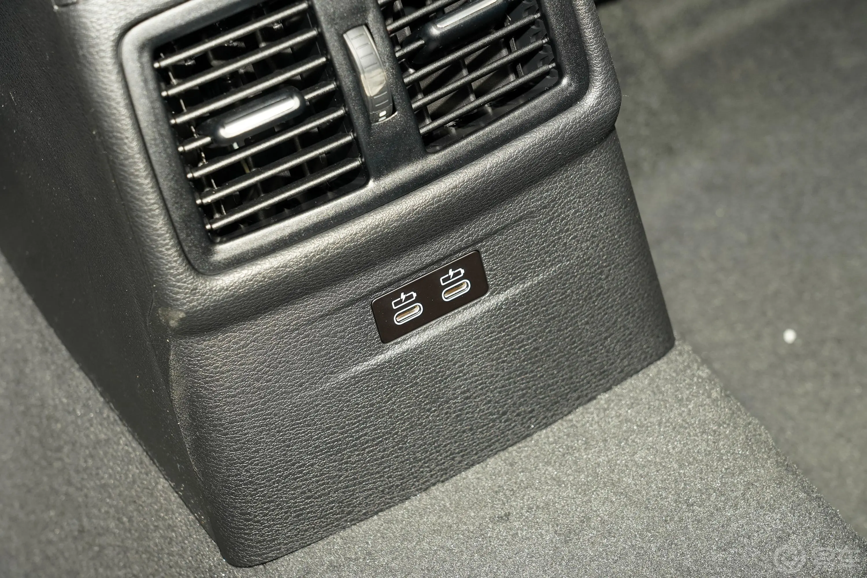 宝马X1sDrive20Li 尊享型后排空调控制键