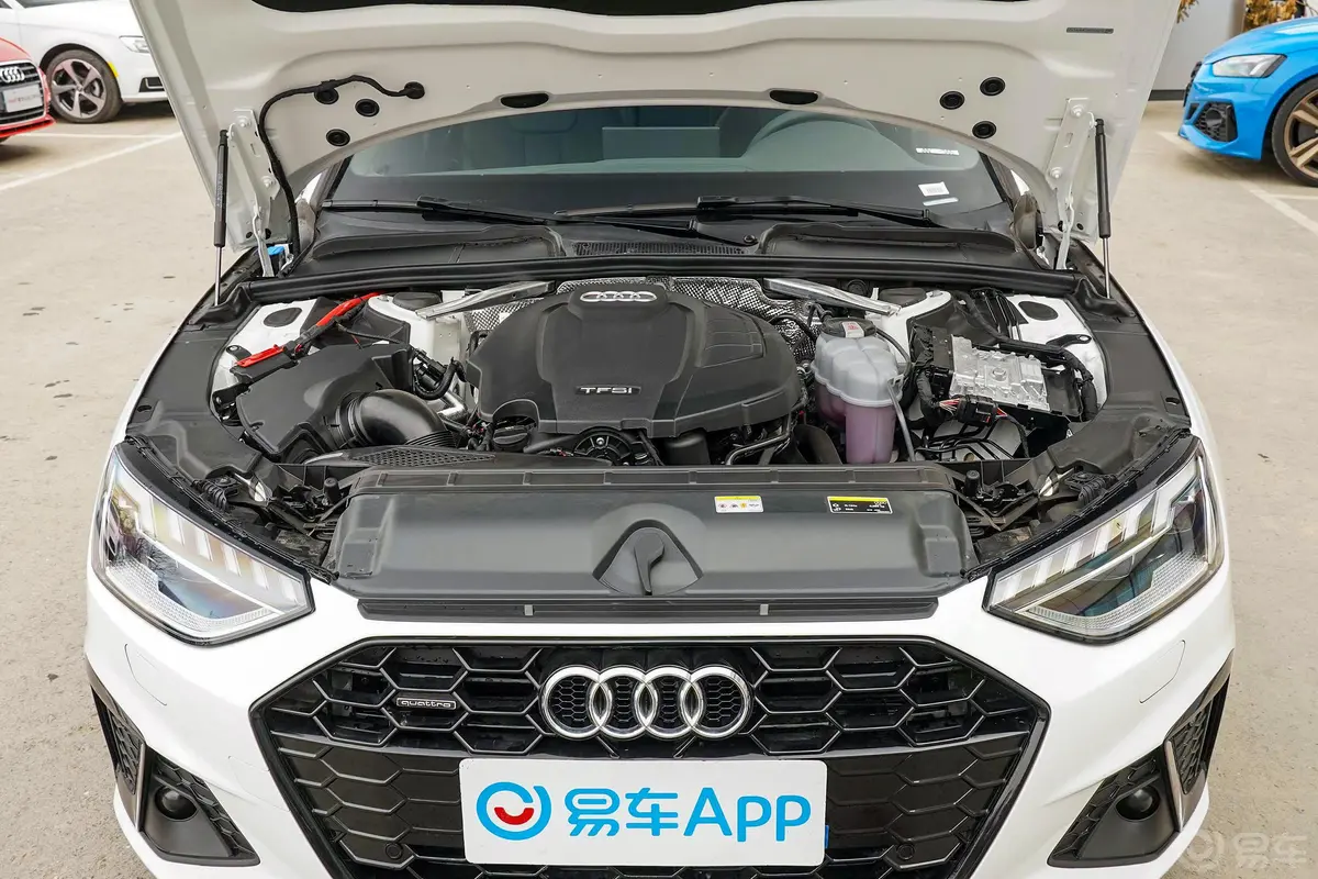 奥迪A4L45 TFSI quattro 臻选动感型发动机舱整体