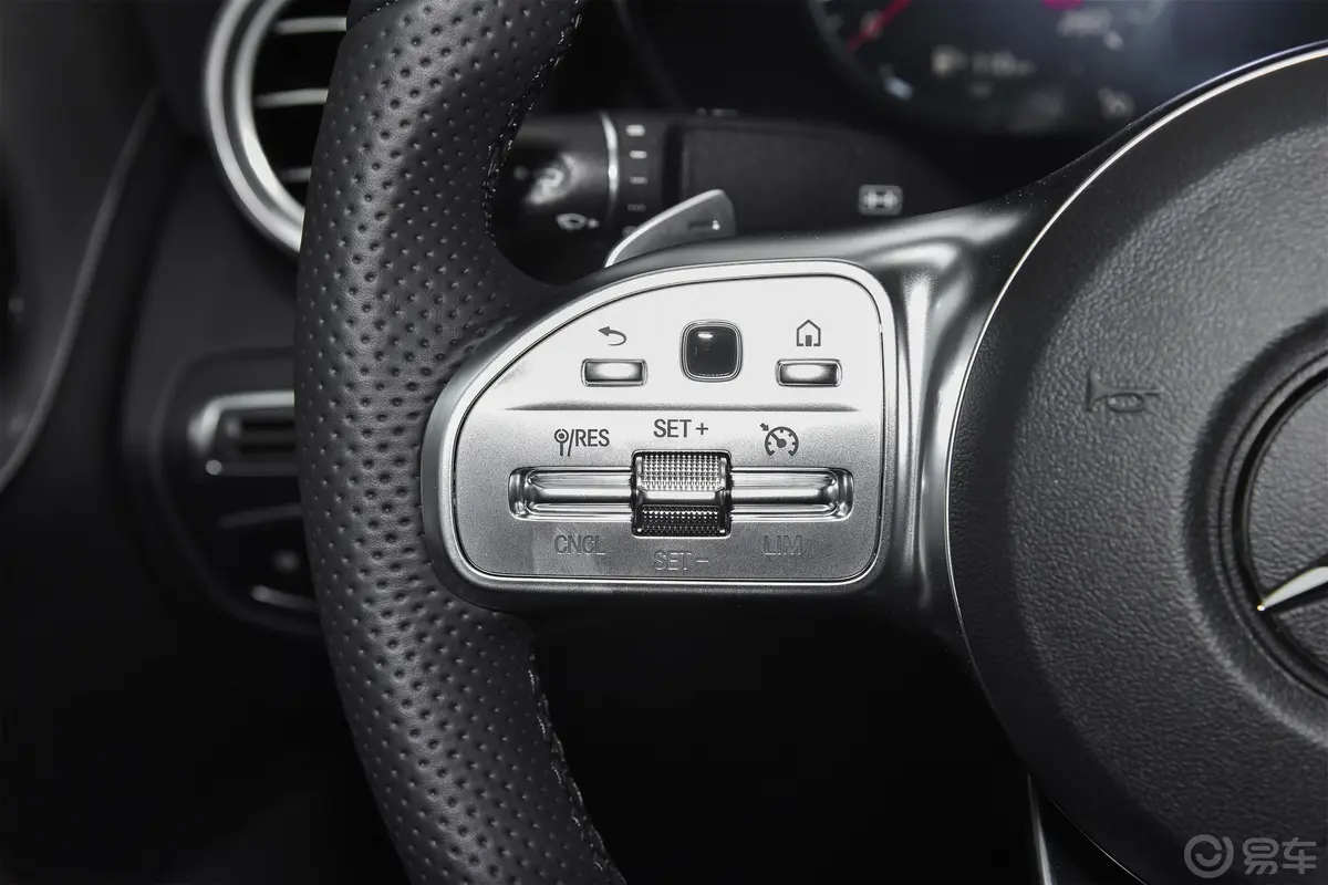 奔驰C级(进口)改款 C 200 轿跑车左侧方向盘功能按键