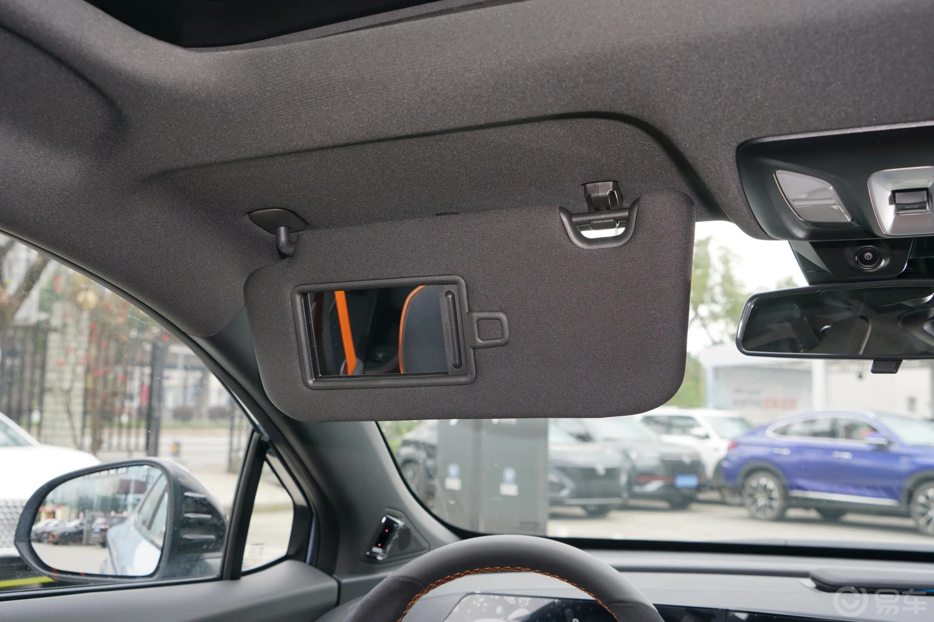 长安UNI-T运动版 2.0T 自动尊贵型驾驶位遮阳板