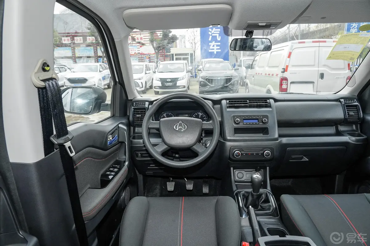 长安欧尚X70A1.5L 手动 基本型驾驶位区域