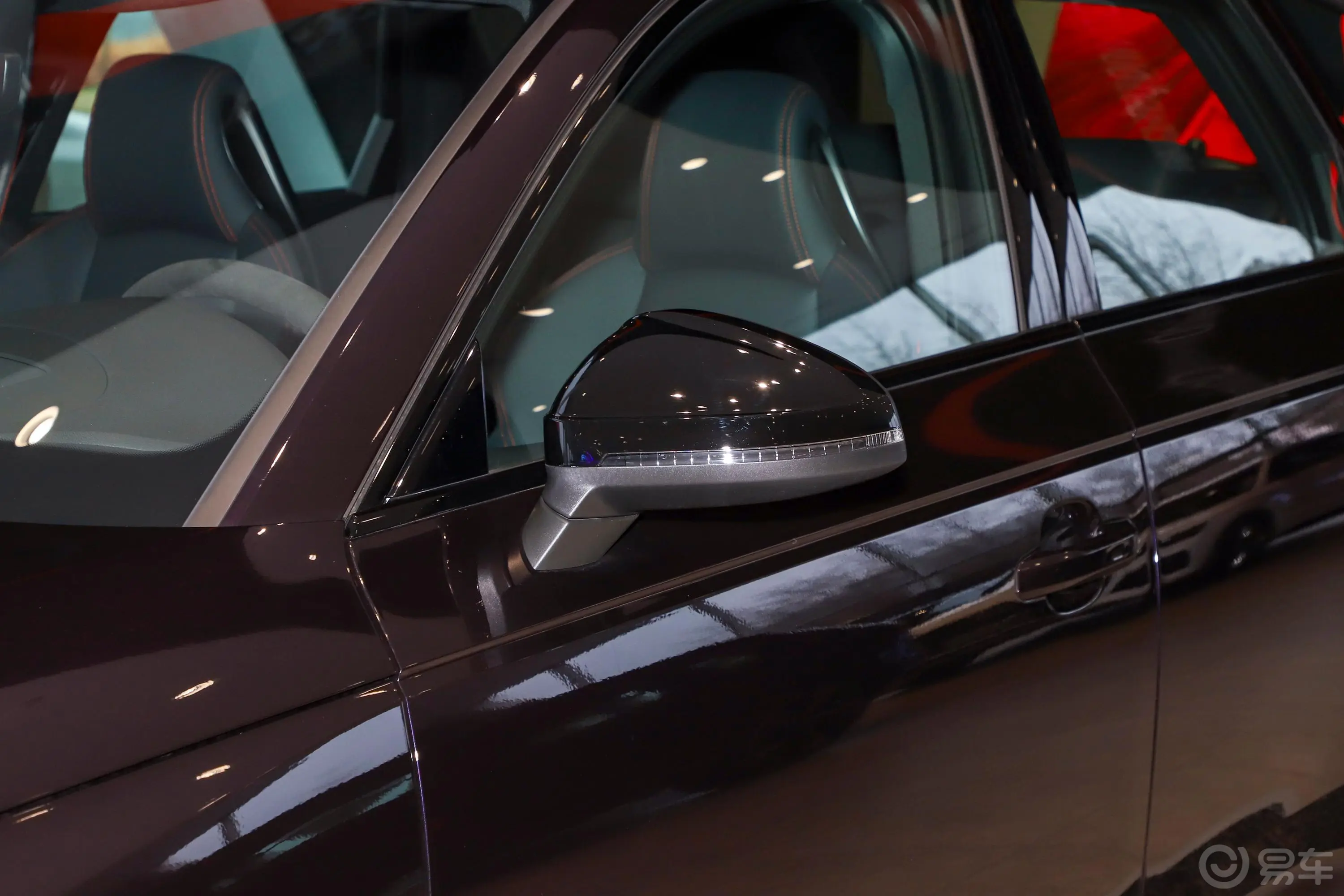 奥迪RS 42.9T Avant 黑曜版主驾驶后视镜背面