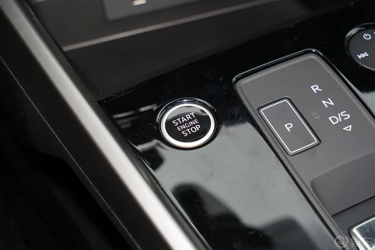 奥迪A3A3L Limousine 35 TFSI 进取致雅型钥匙孔或一键启动按键