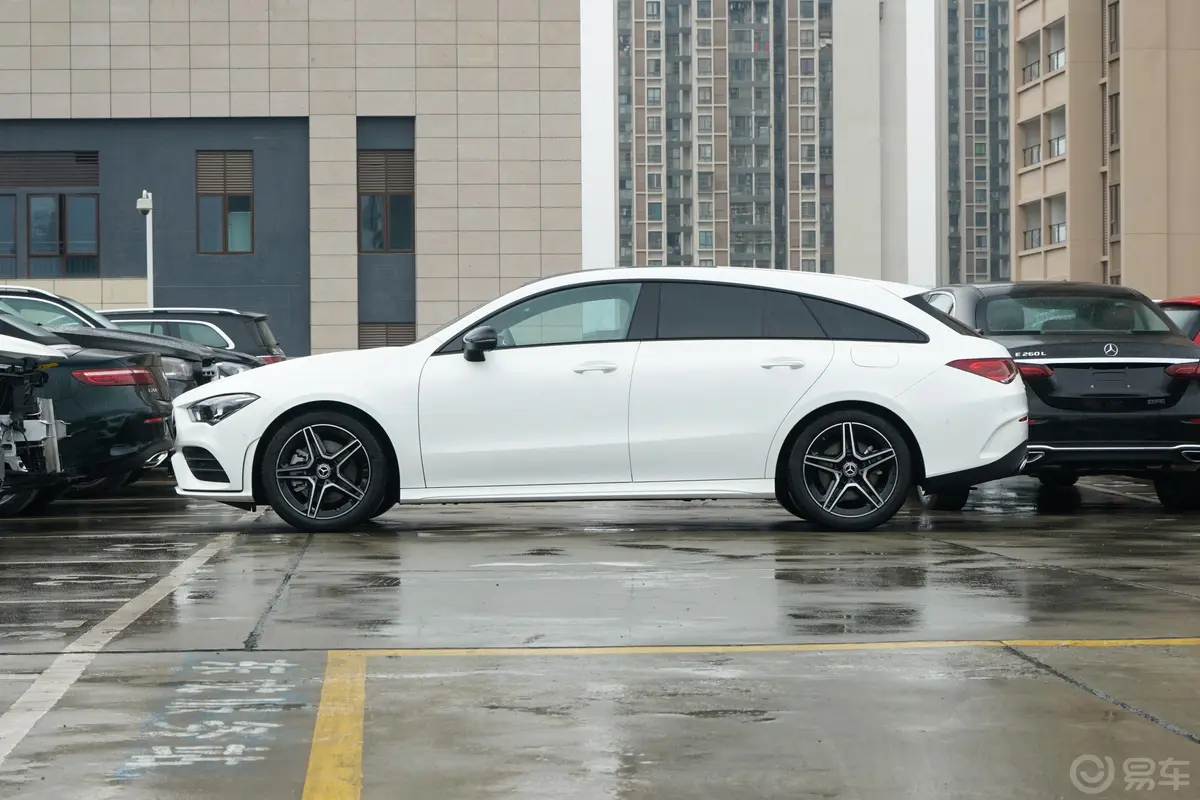 奔驰CLA级CLA 260 4MATIC 五门猎跑车正侧车头向左水平