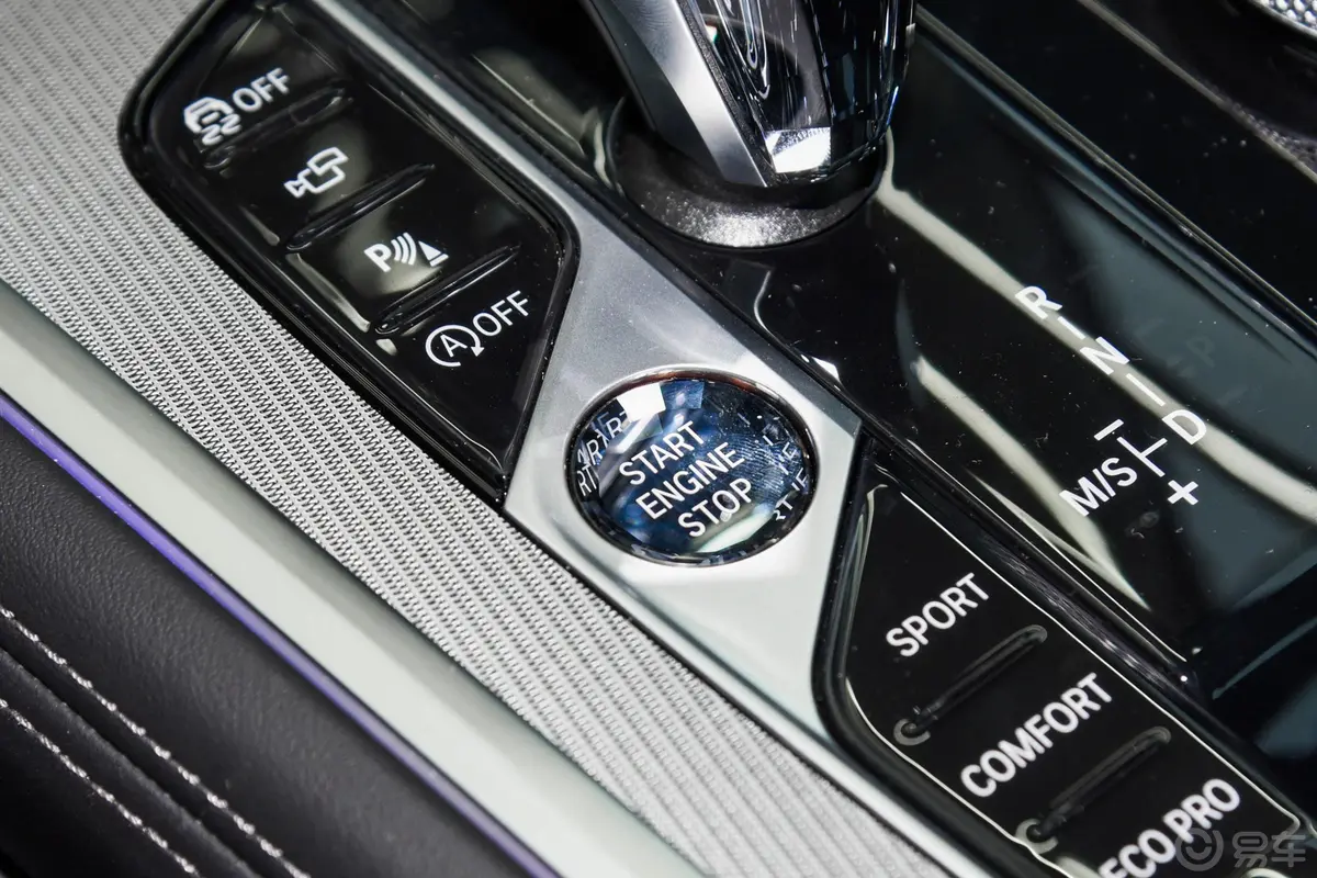 宝马8系改款 四门轿跑车 840i M运动套装钥匙孔或一键启动按键