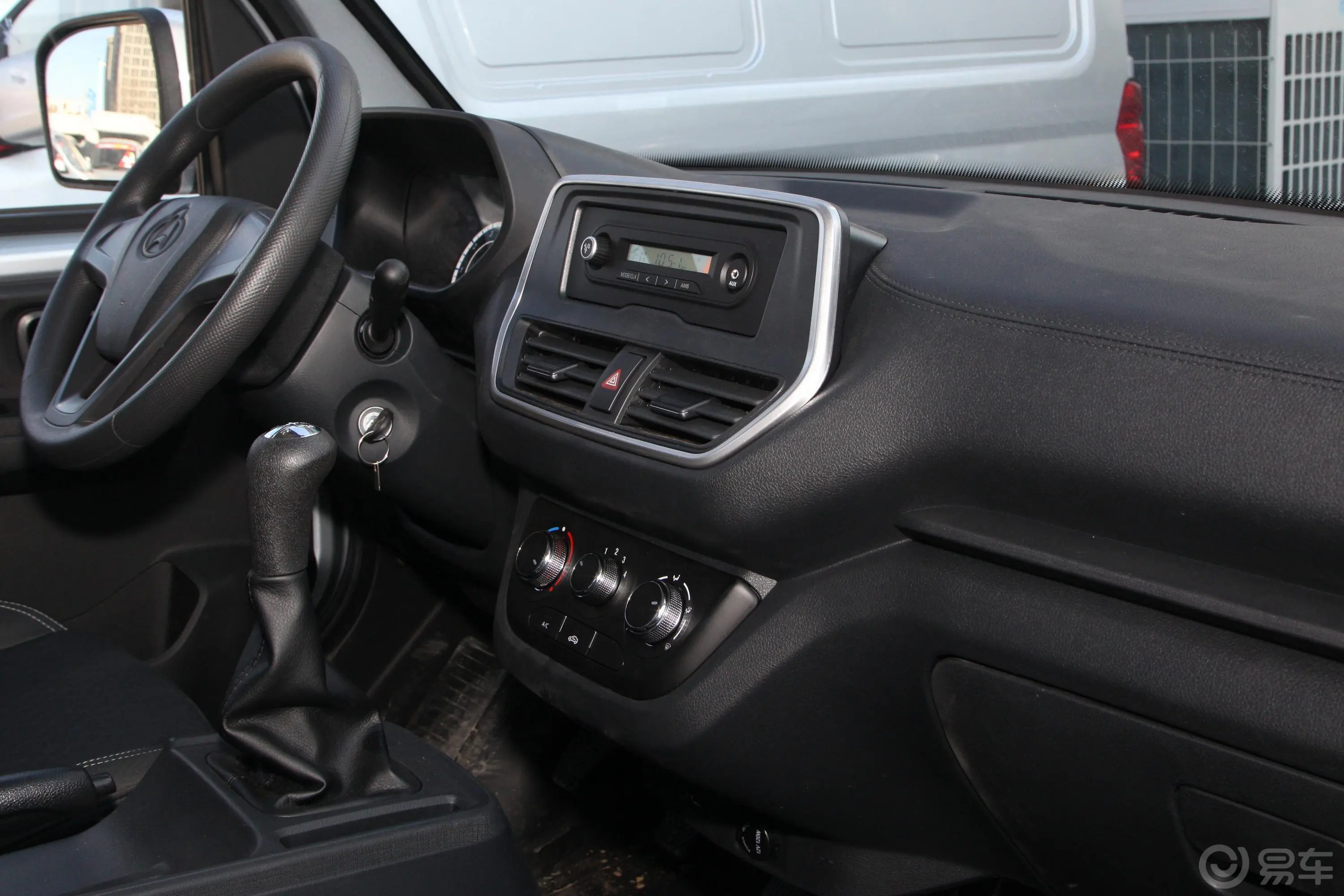 长安星卡PLUS1.6L 手动 单排舒适空调版中控台整体