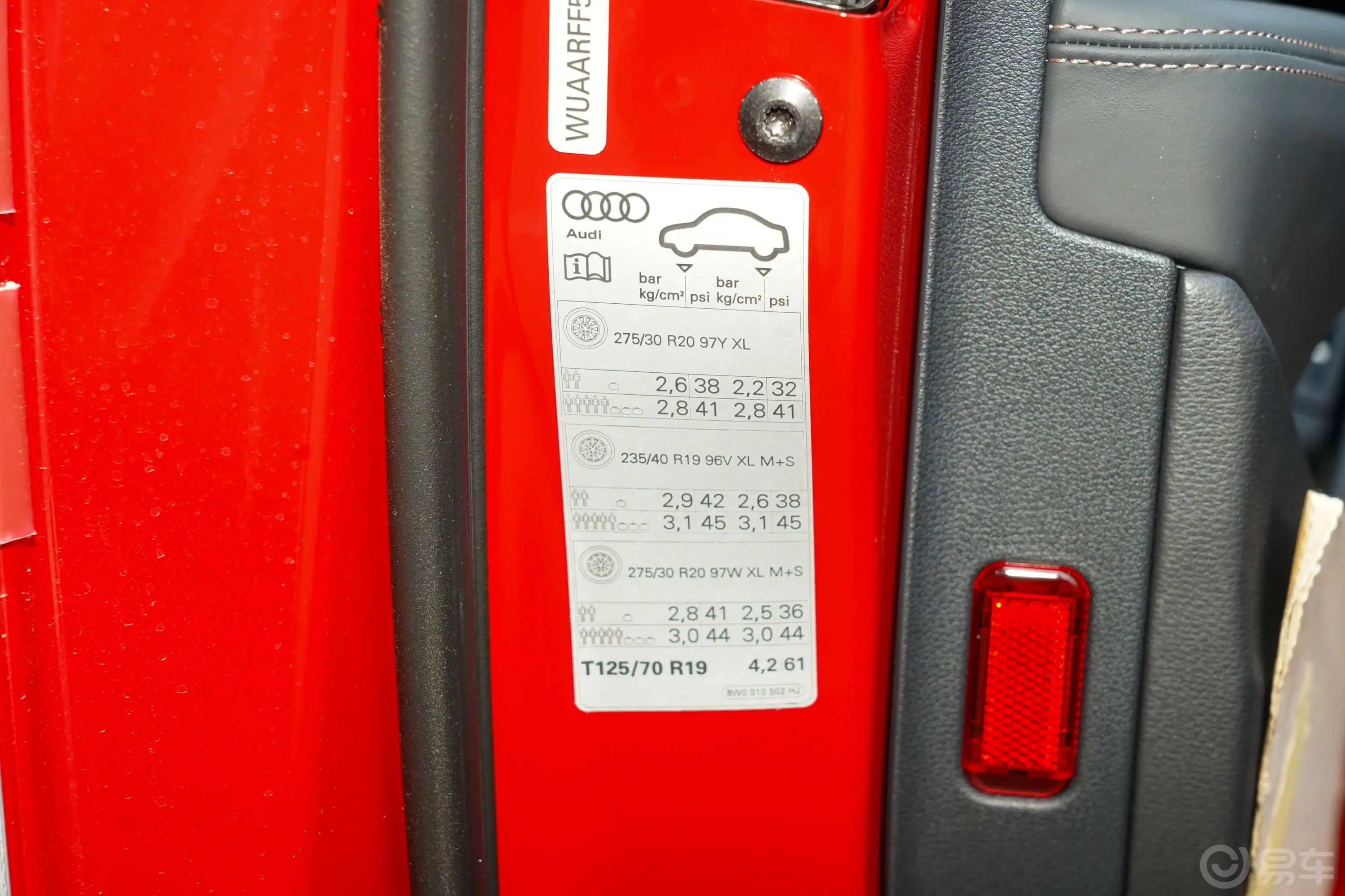 奥迪RS 52.9T Sportback 暗金版胎压信息铭牌
