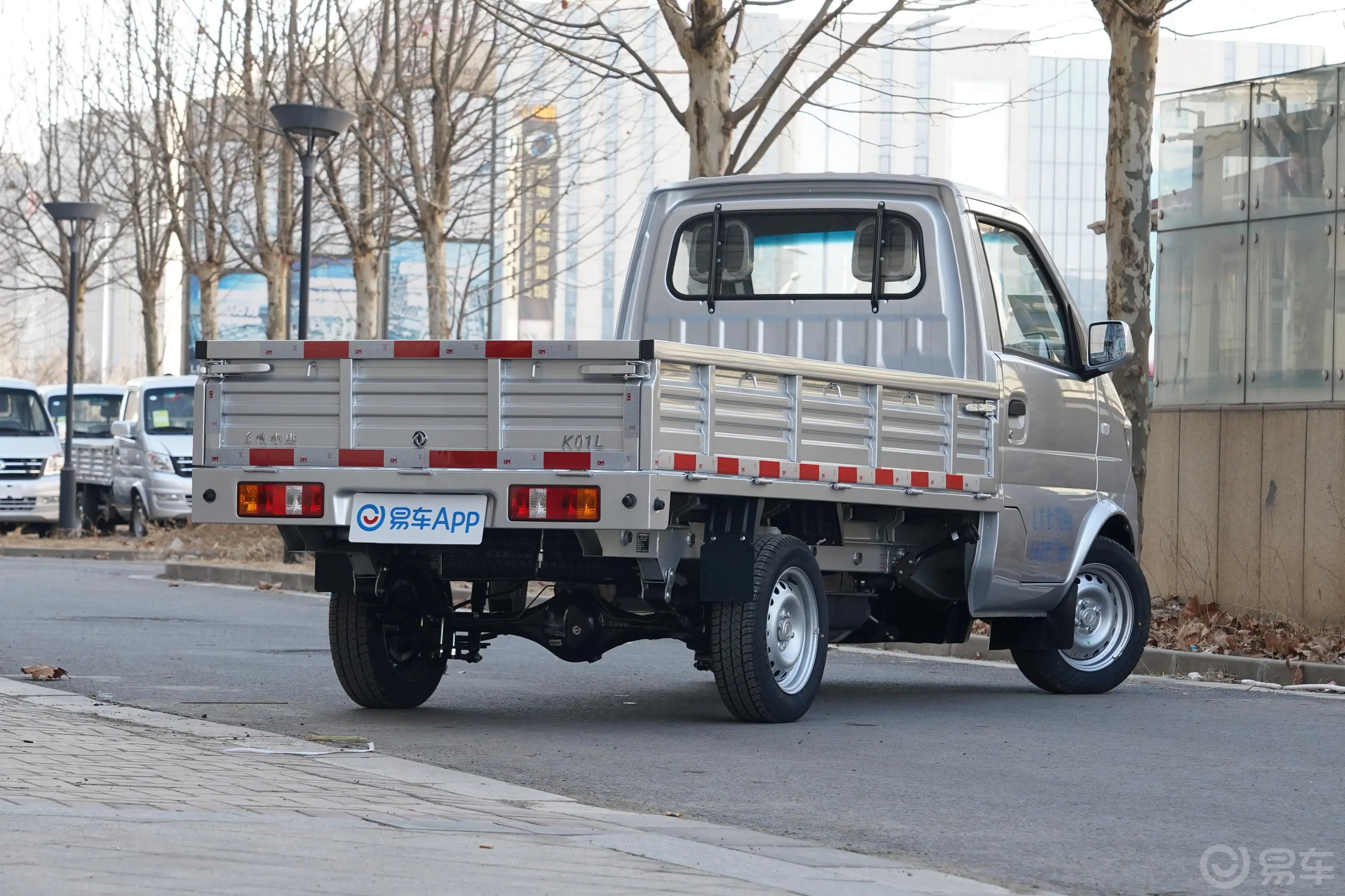 东风小康K01K01L 1.3L 基本型侧后45度车头向右水平