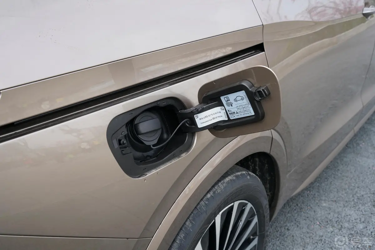 威然380TSI 尊贵版加油口