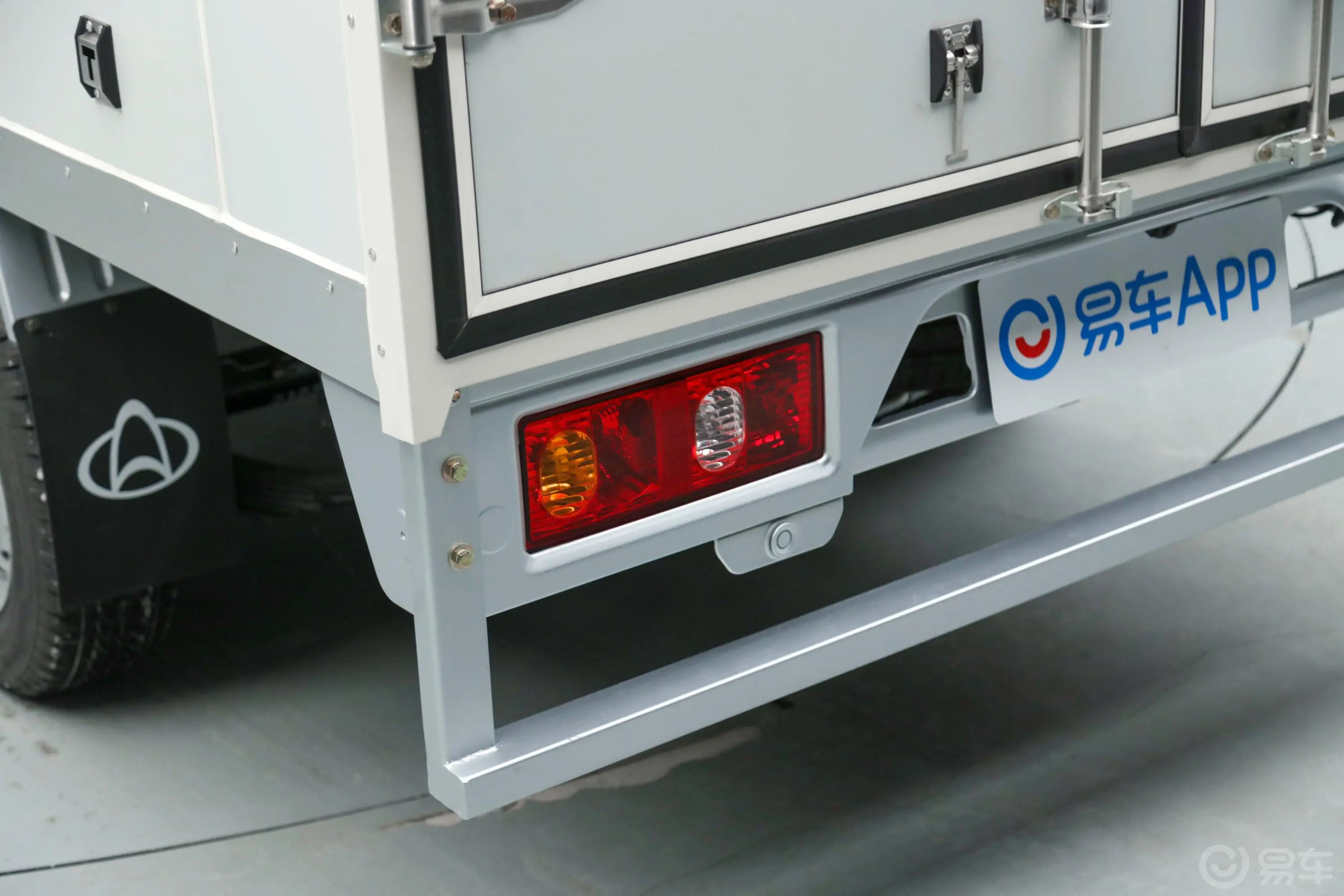 长安星卡PLUS复合板厢货 1.6L 手动 单排舒适空调版外观