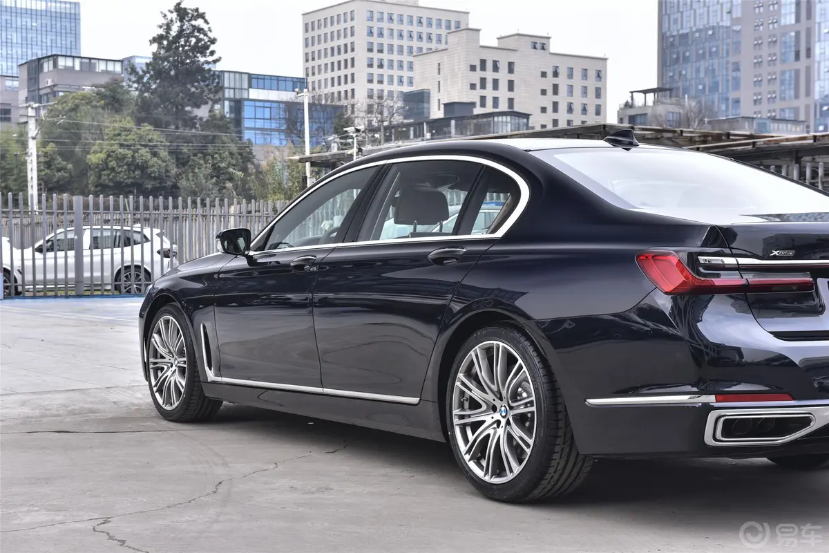 宝马7系改款 750Li xDrive V8 豪华套装外观