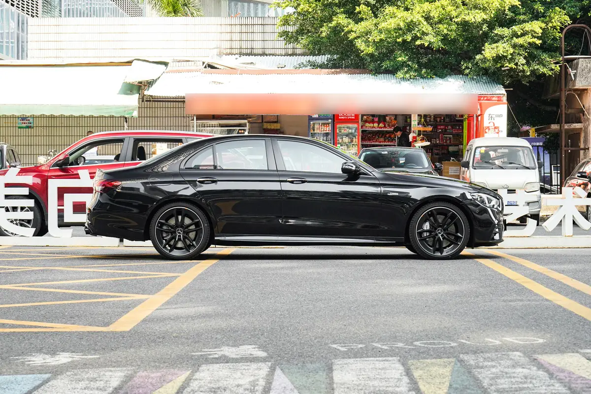 奔驰E级 AMGAMG E 53 4MATIC+外观