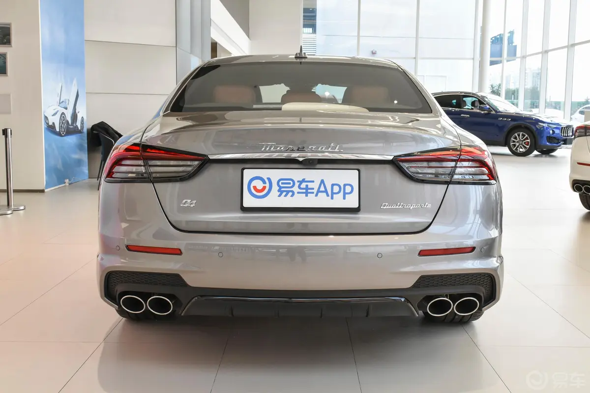 Quattroporte3.0T S Q4 豪华版正后水平