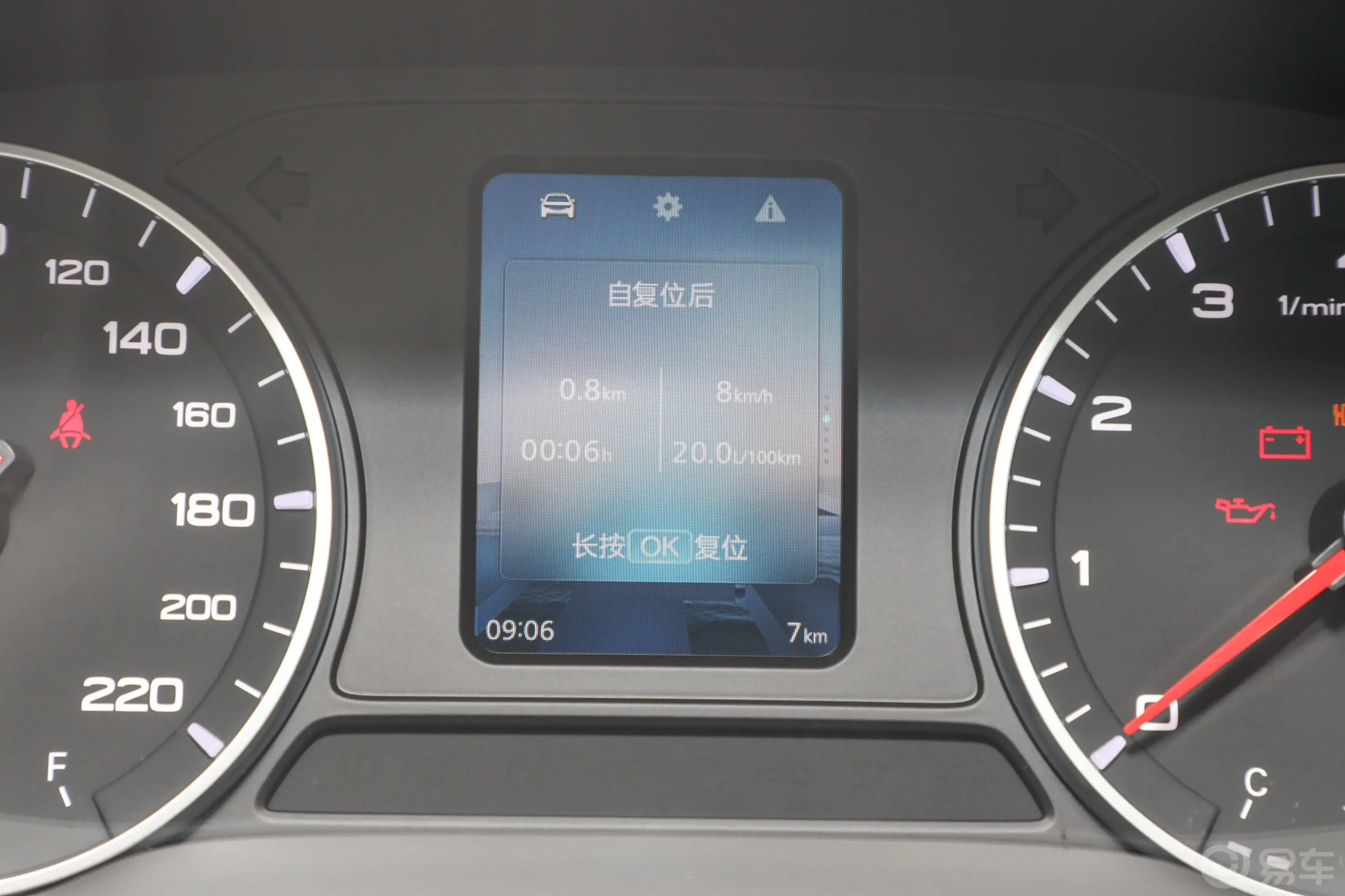 荣威i51.5L 手动安心版主驾驶位