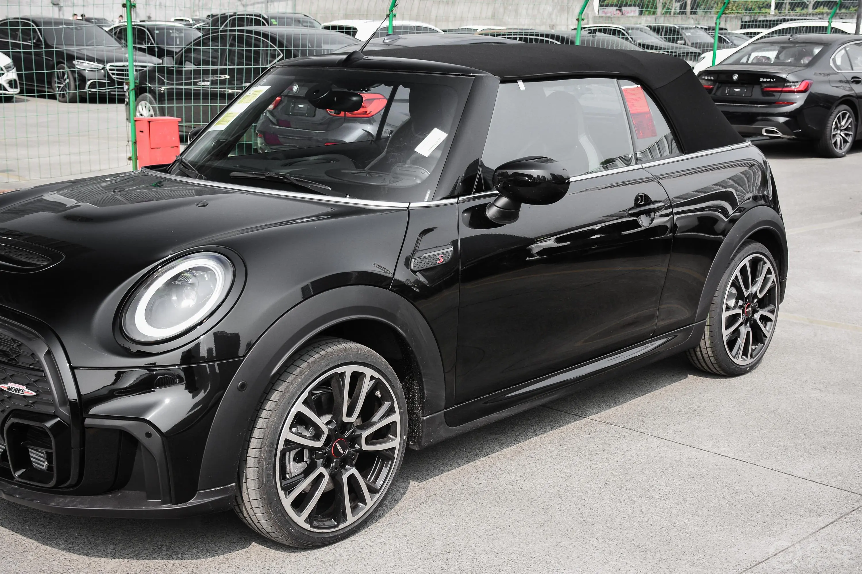 MINI CABRIO2.0T COOPER S CABRIO 黑标特别版外观