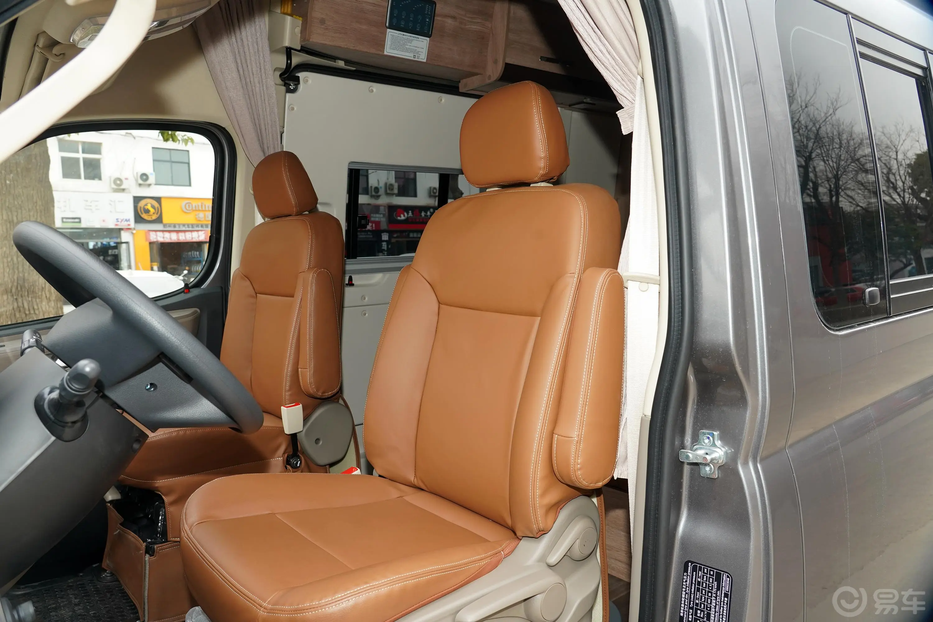 上汽大通MAXUS V80房车旅行家V80 横床舒享版驾驶员座椅