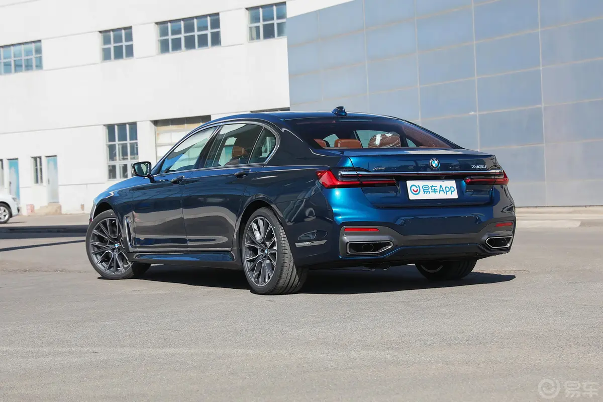 宝马7系740Li xDrive 行政型 M运动套装外观