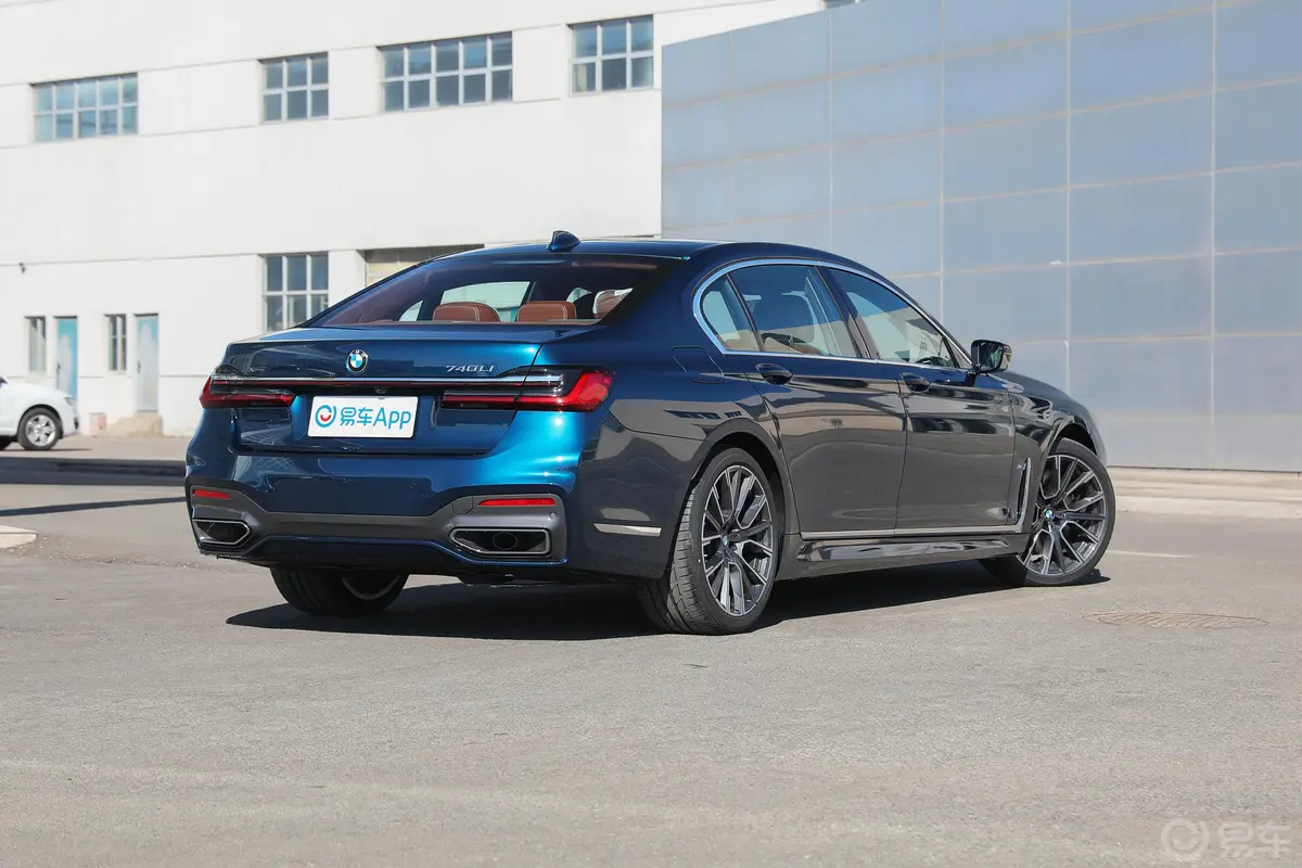 宝马7系740Li xDrive 行政型 M运动套装外观