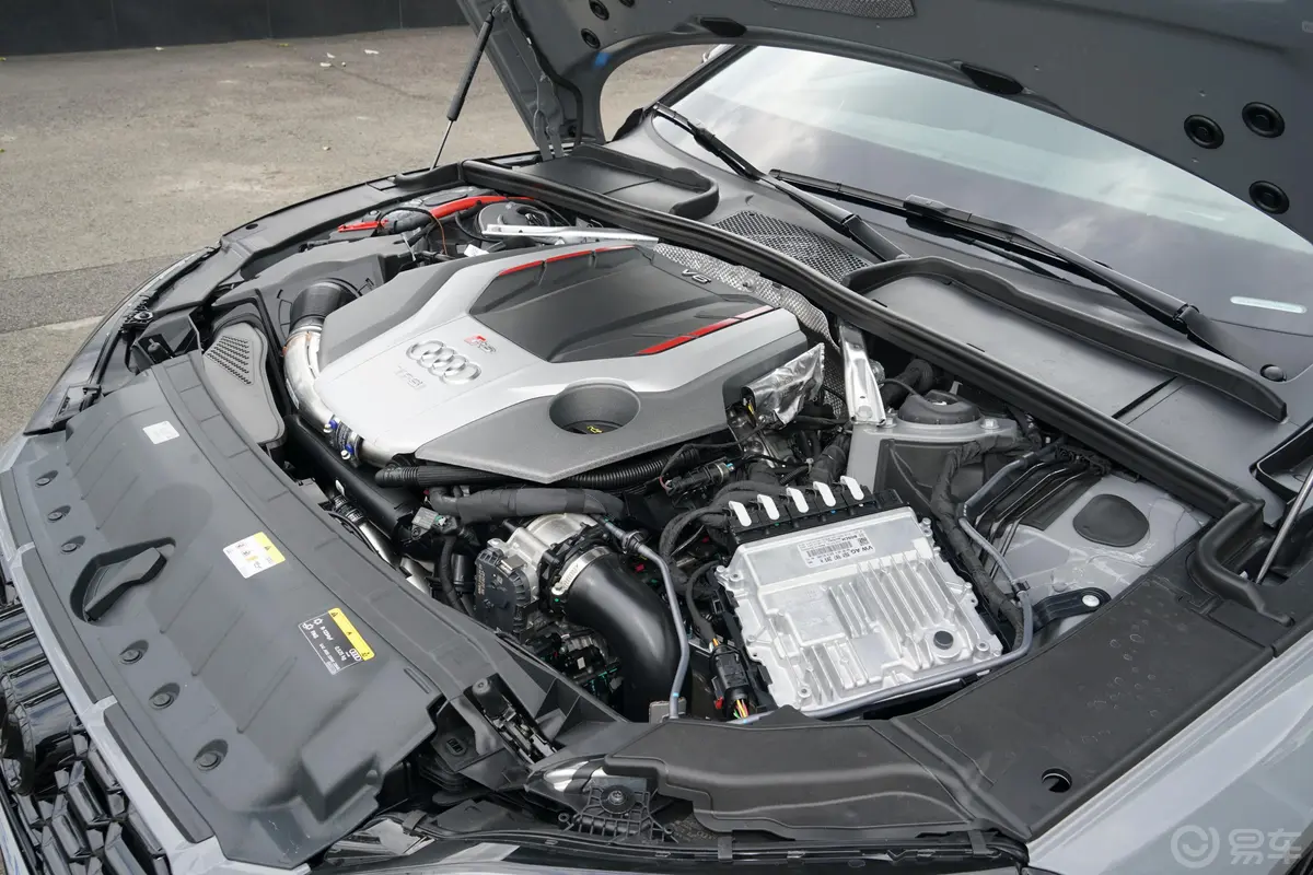 奥迪RS 52.9T Coupe 黑曜版动力底盘