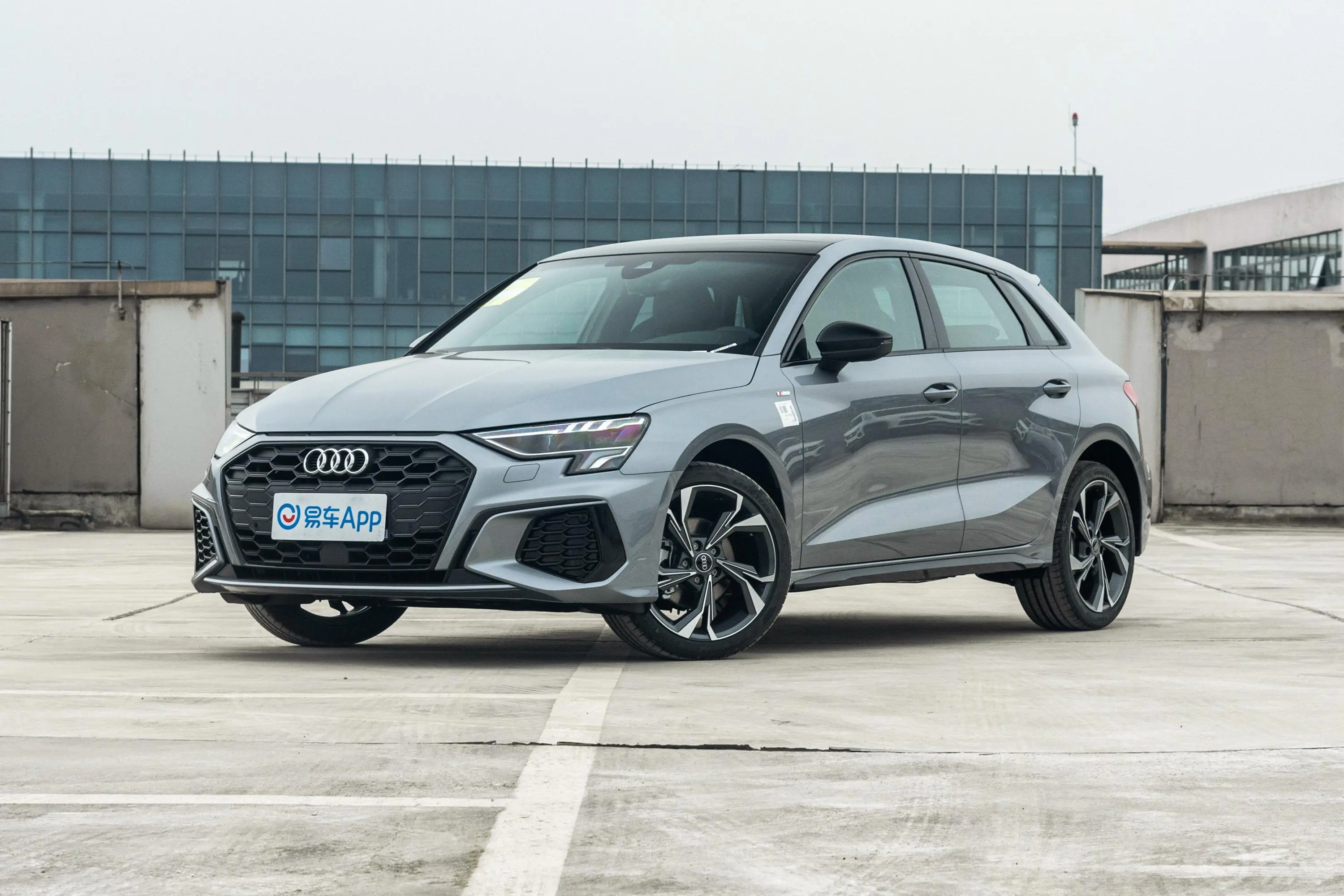 奥迪A3Sportback 35 TFSI 时尚运动型侧前45度车头向左水平