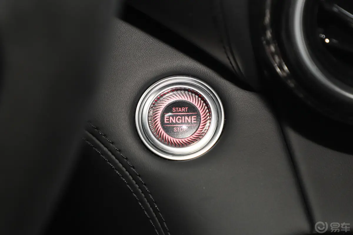 奔驰GT AMGAMG GT 暗夜特别版钥匙孔或一键启动按键