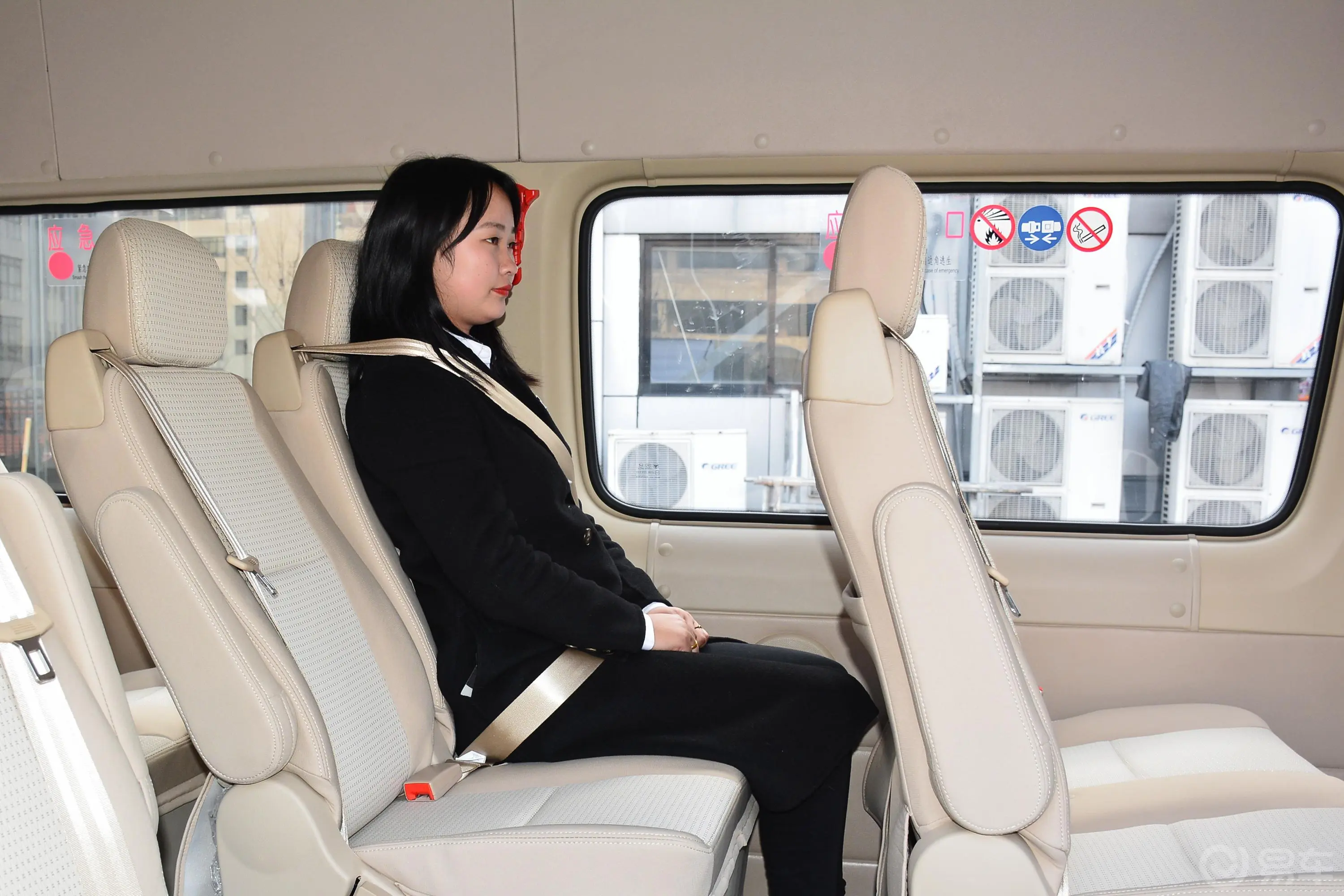 图雅诺商旅版小客 康明斯 2.8T 手动加长轴新高顶高级客车 14座第三排空间体验