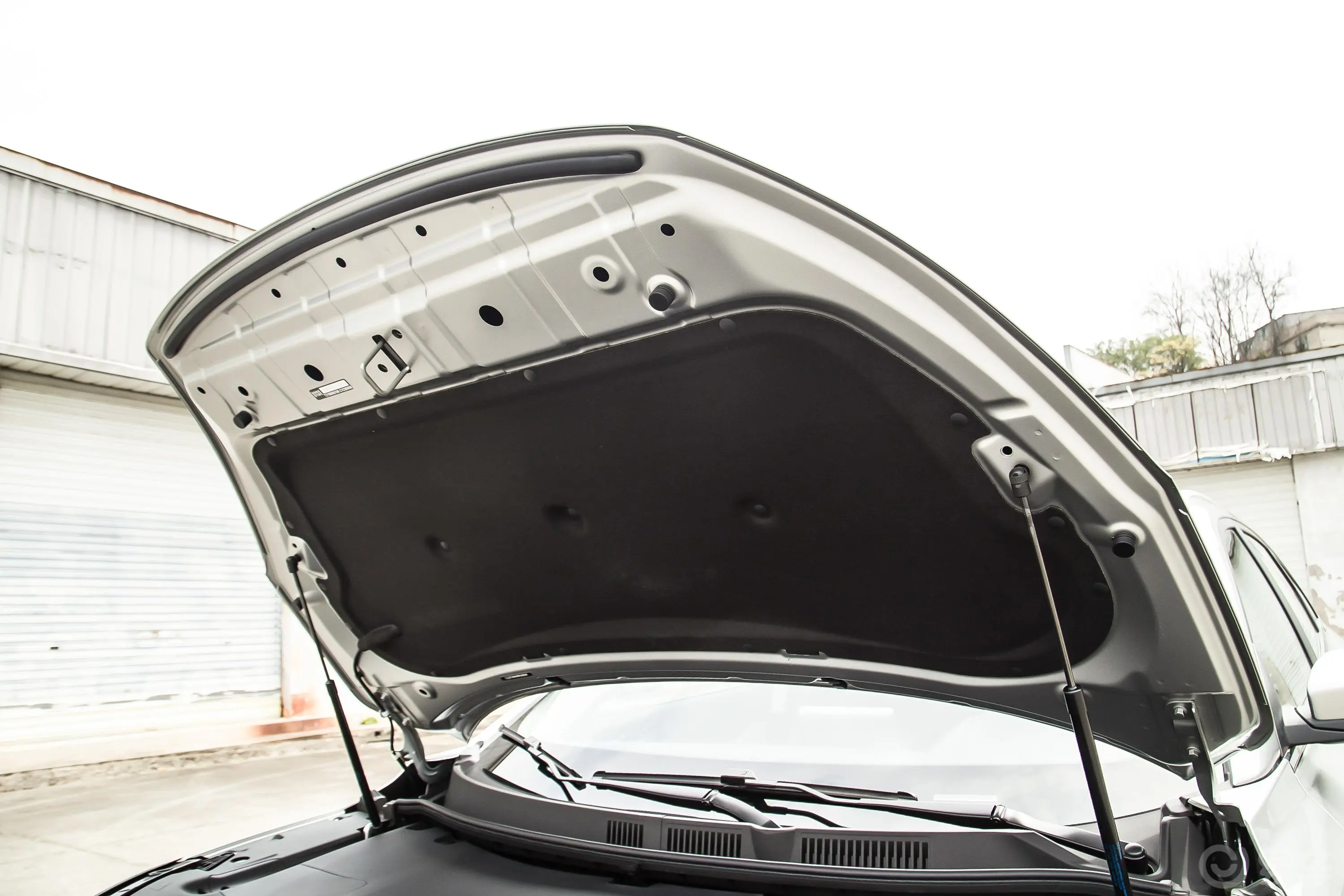 威马EX5改款 EX5-Z PRO全能版发动机舱盖内侧
