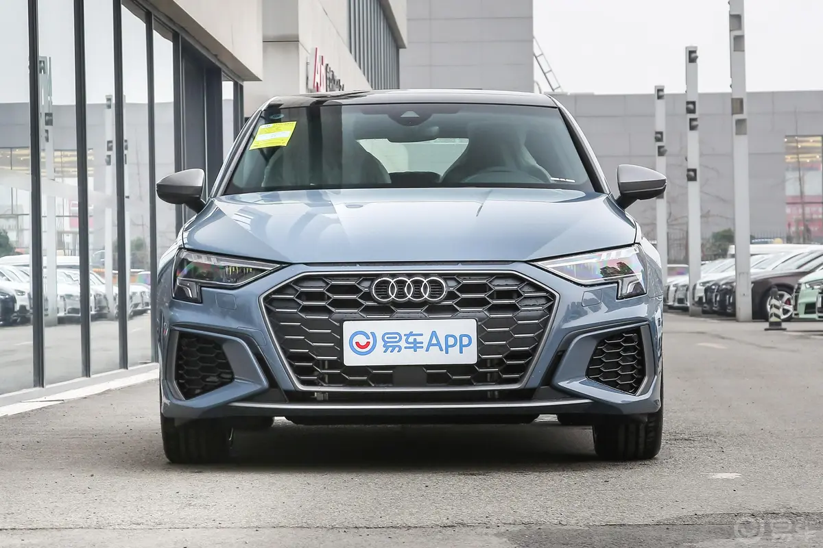 奥迪A3Sportback 35 TFSI RS套件燃速型正前水平