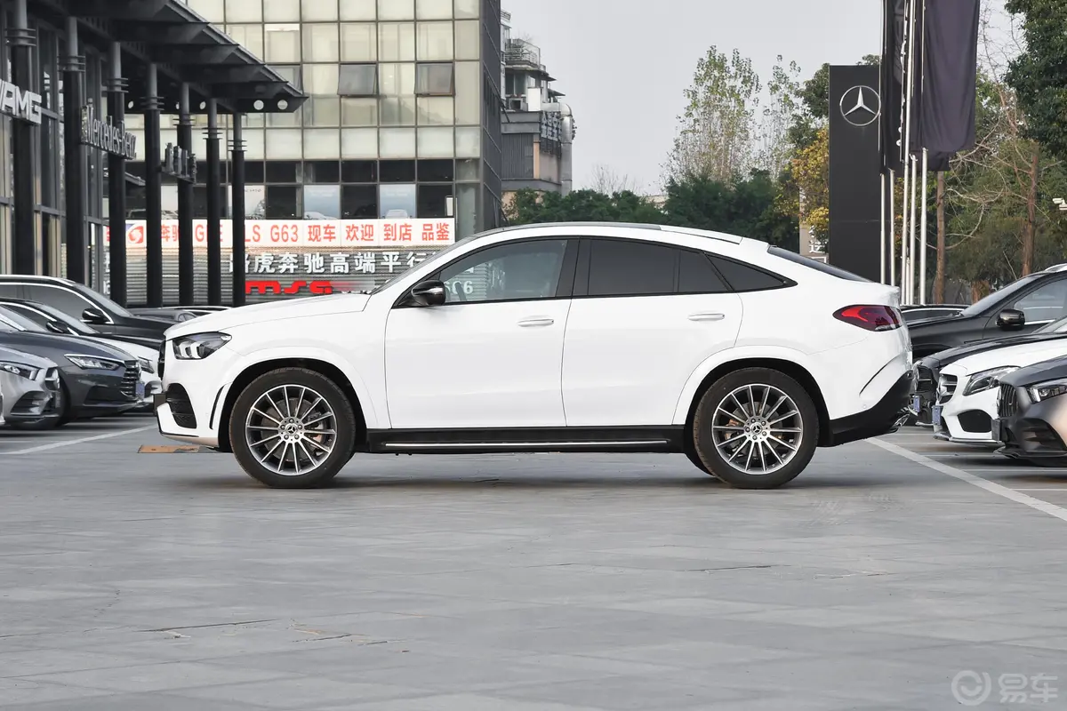 奔驰GLE轿跑GLE 450 4MATIC 轿跑SUV 豪华型正侧车头向左水平