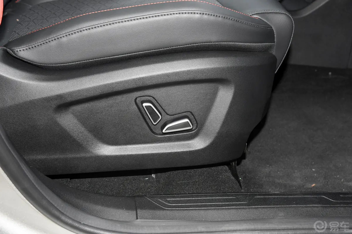 长安欧尚Z6蓝鲸 2.0T 自动智远型副驾座椅调节