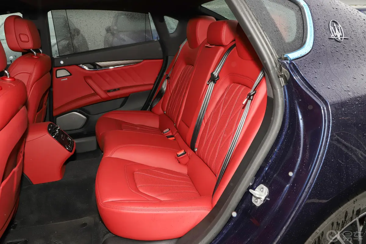 Quattroporte3.0T 豪华版后排座椅