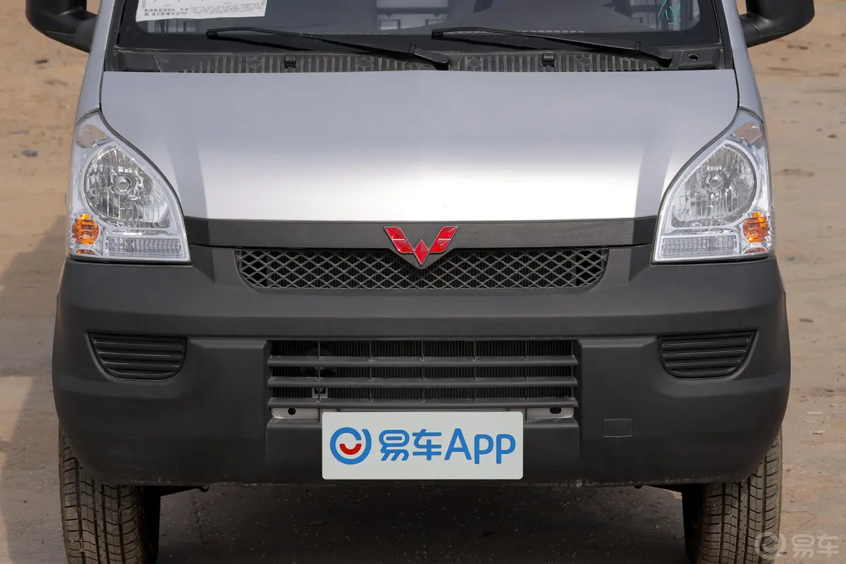 五菱荣光小卡专用车1.5L 单排 单层货柜车外观