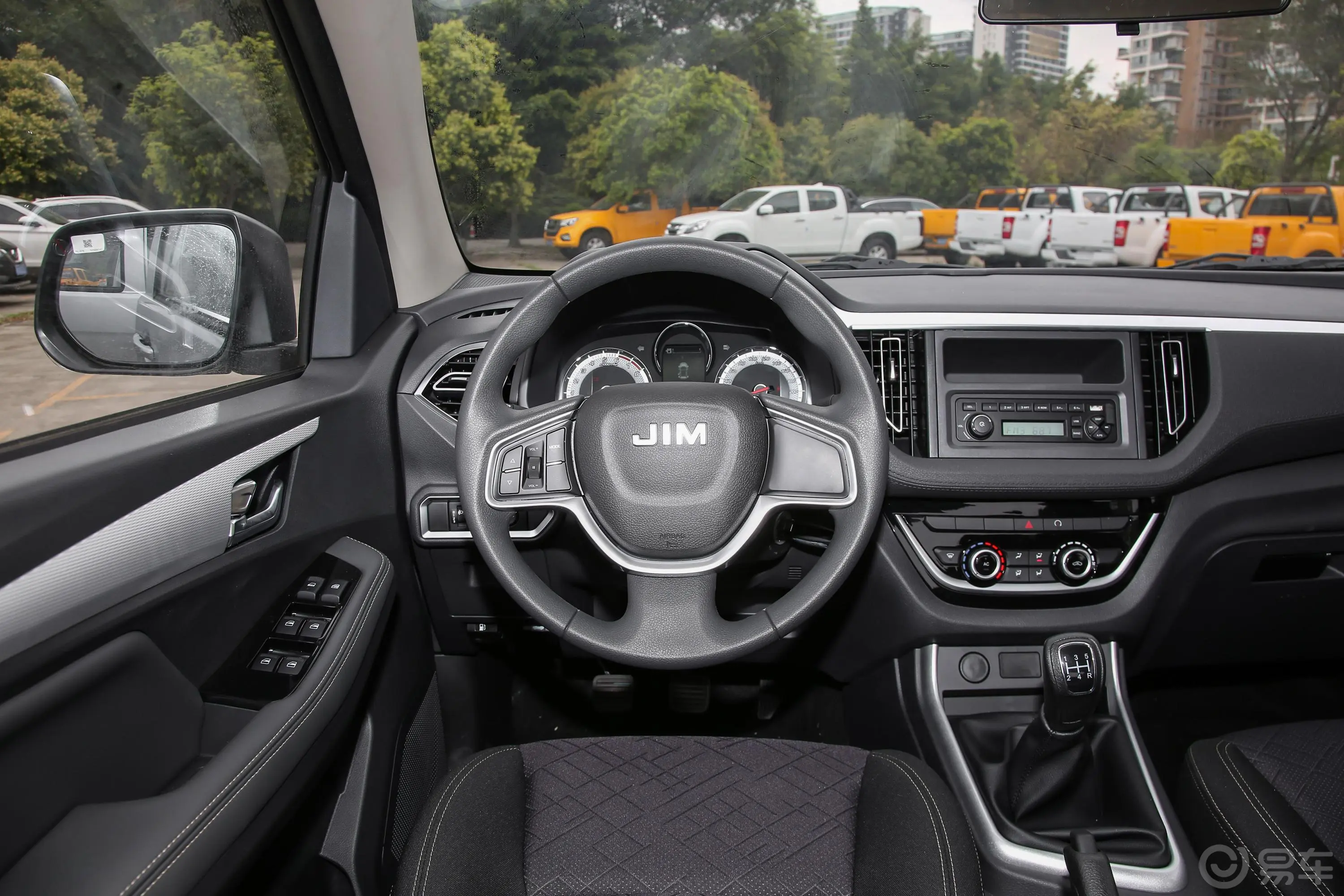 瑞迈2.4T 四驱标轴舒适版 汽油驾驶位区域