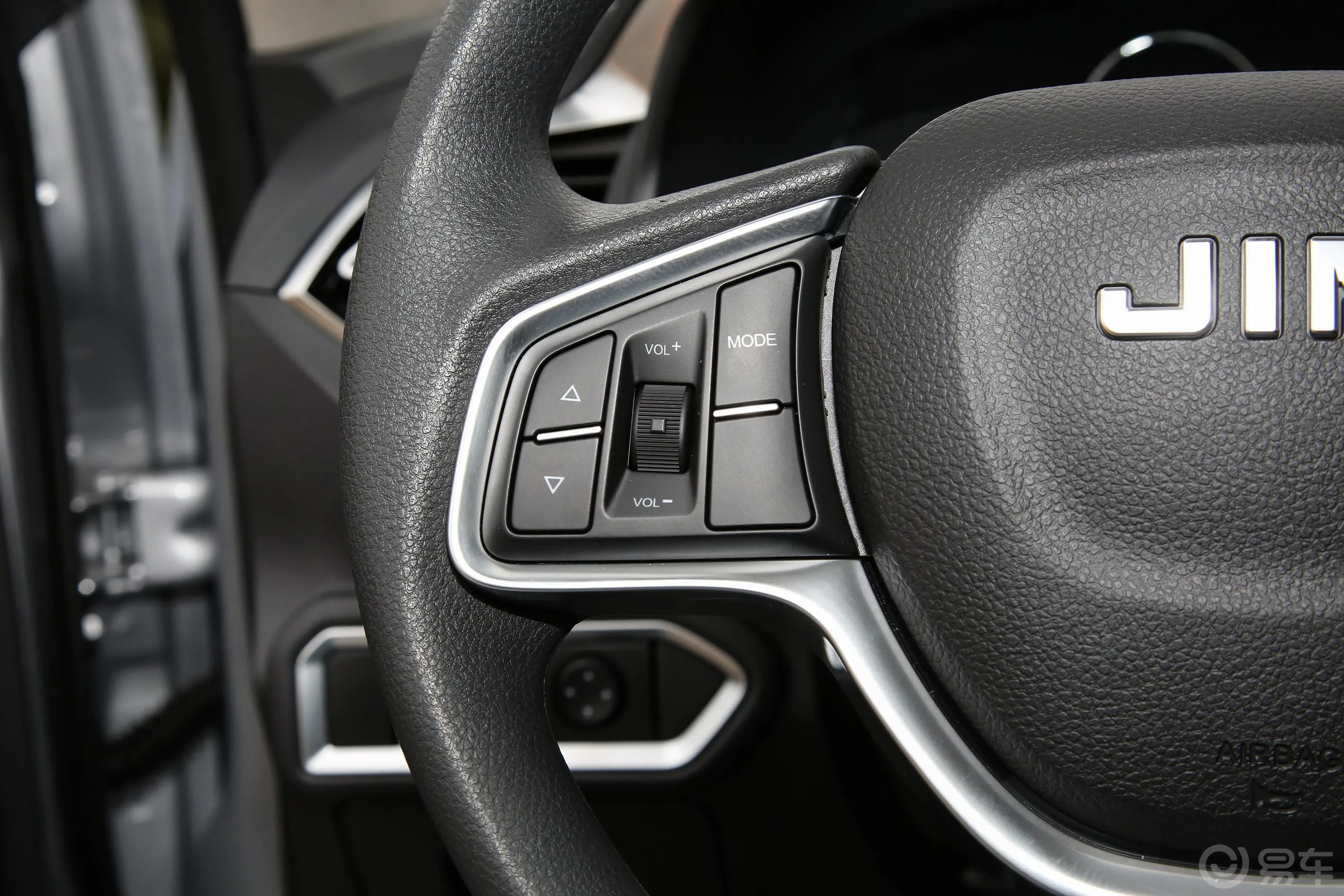 瑞迈2.4T 四驱标轴舒适版 汽油左侧方向盘功能按键