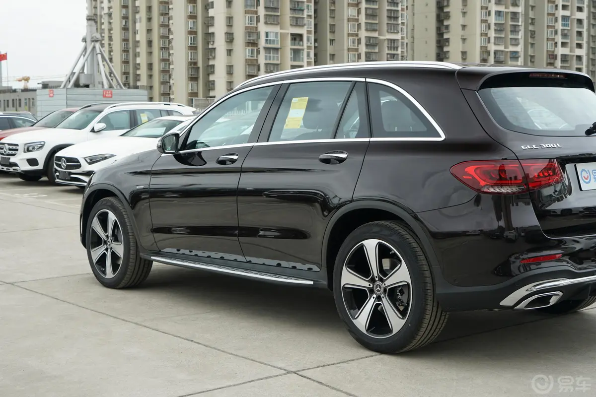 奔驰GLCGLC 300 L 4MATIC 动感型臻藏版外观