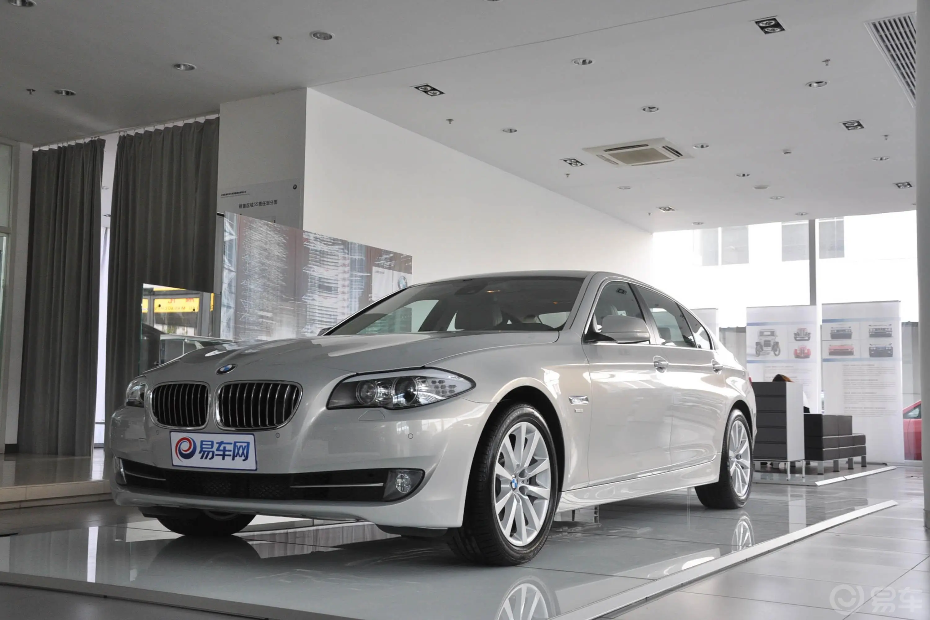 宝马5系535Li 行政型外观