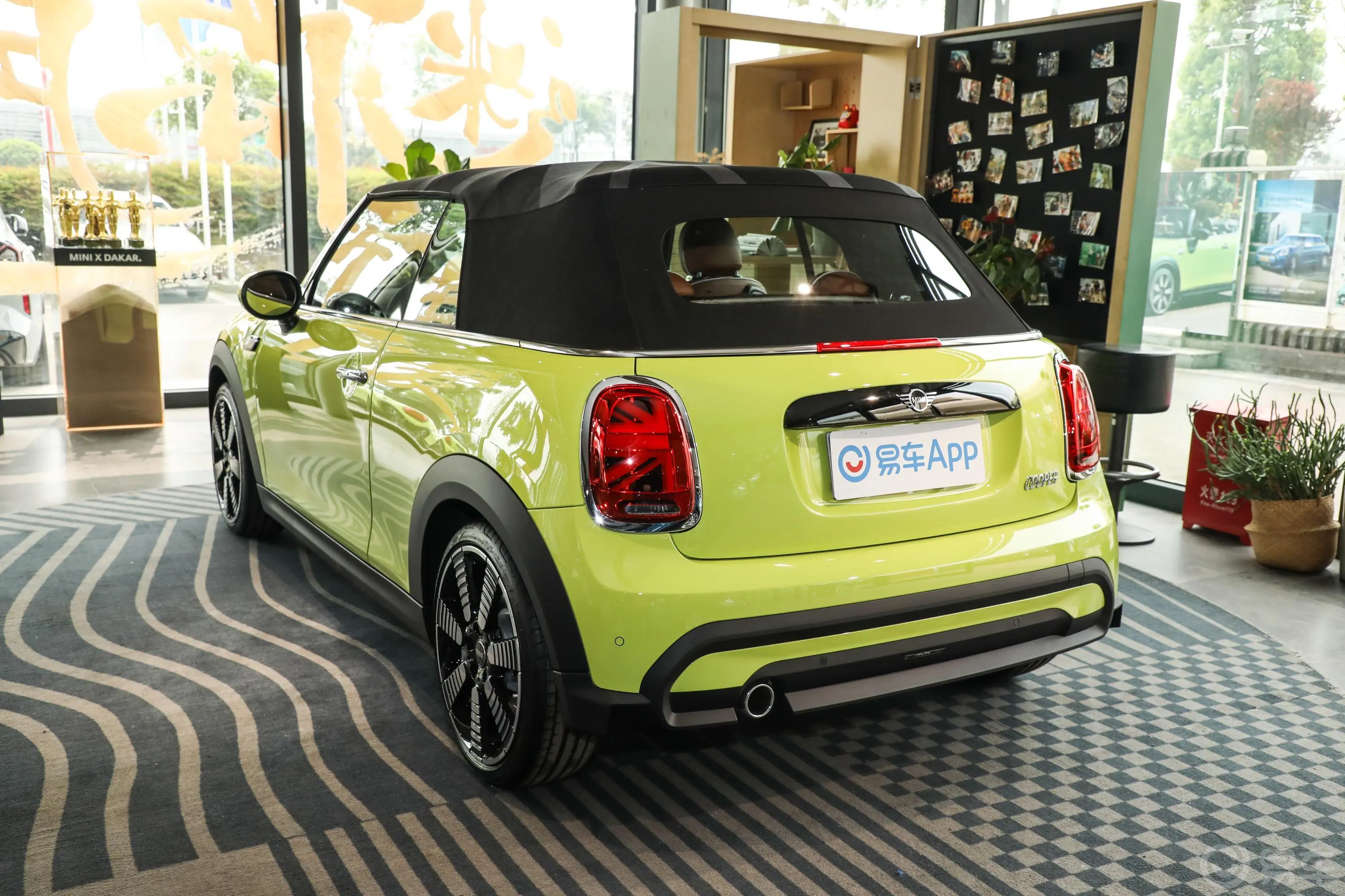 MINI CABRIO1.5T COOPER CABRIO The Coopers 纪念版侧后45度车头向左水平