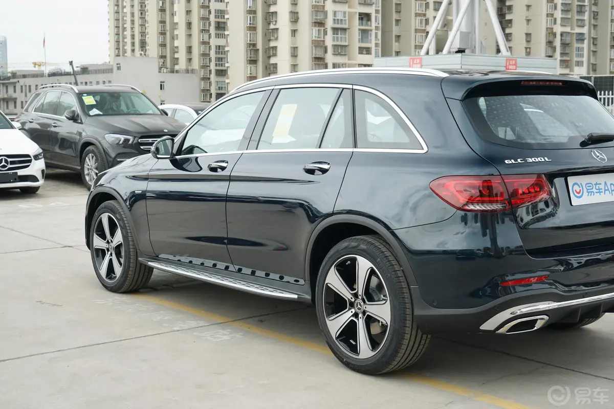 奔驰GLCGLC 300 L 4MATIC 动感型臻藏版外观