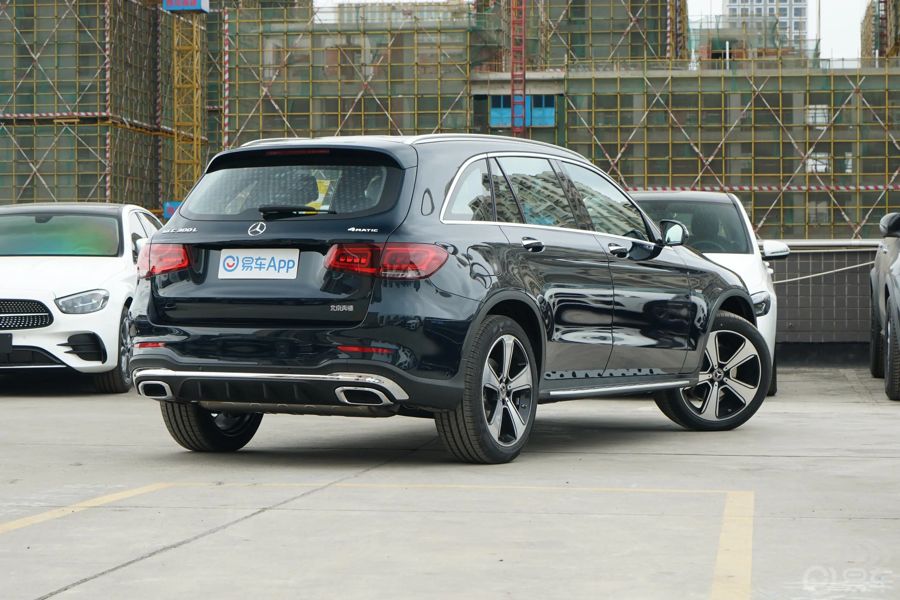 奔驰GLCGLC 300 L 4MATIC 动感型臻藏版外观