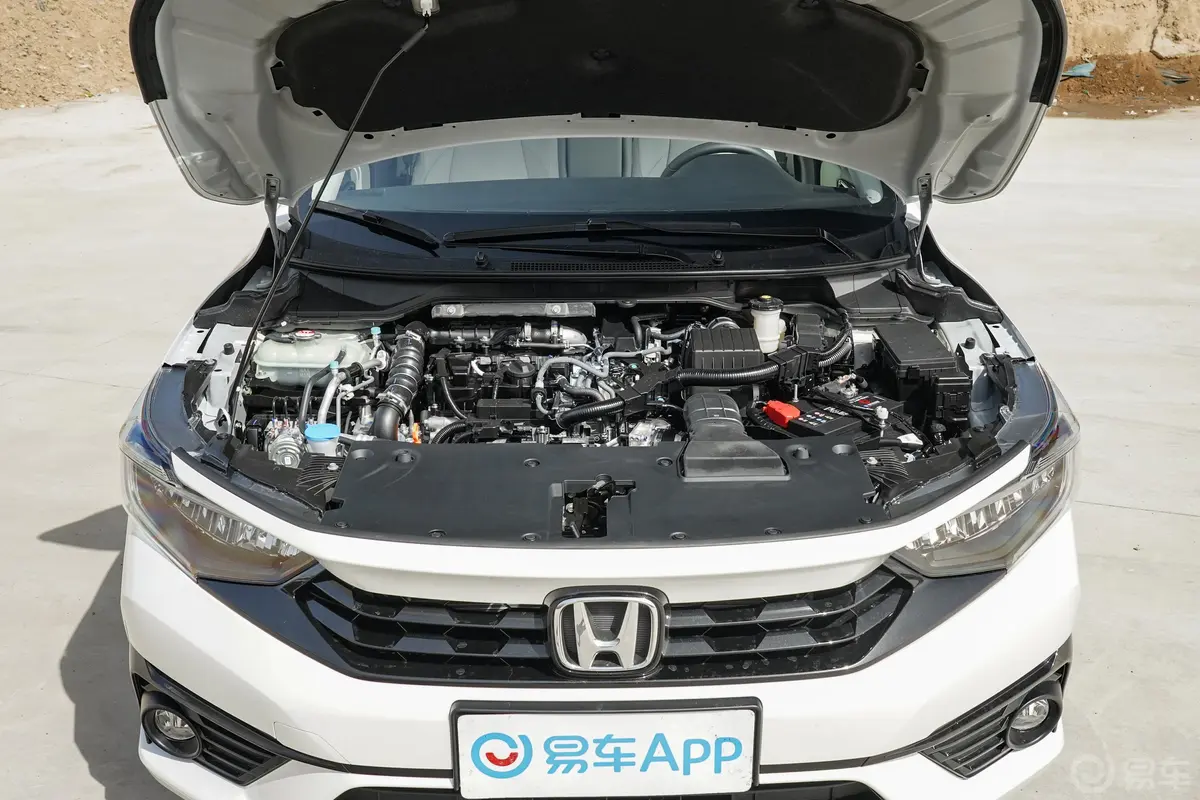 享域180TURBO CVT 乐享版发动机舱整体