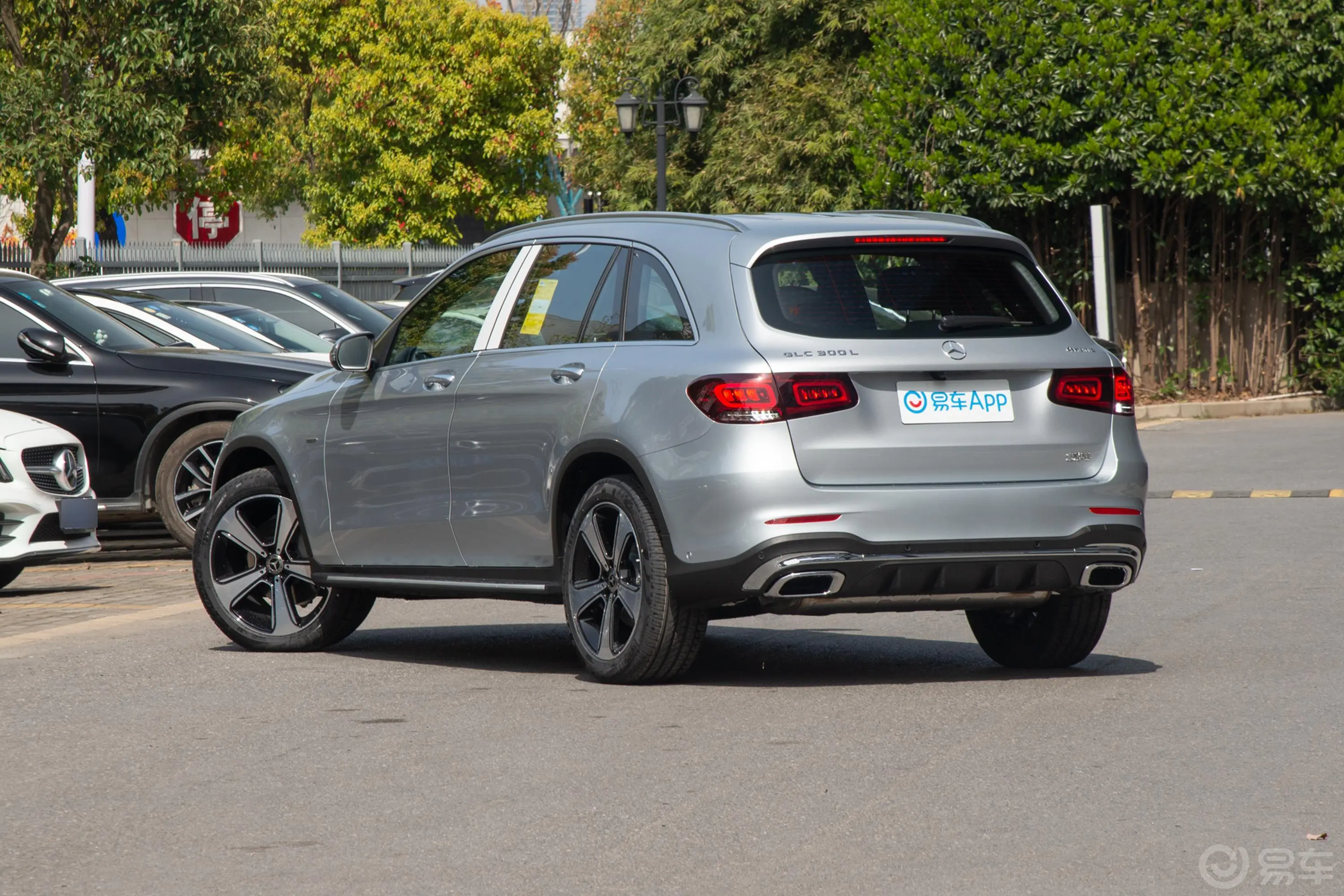 奔驰GLCGLC 300 L 4MATIC 动感型臻藏版侧后45度车头向左水平