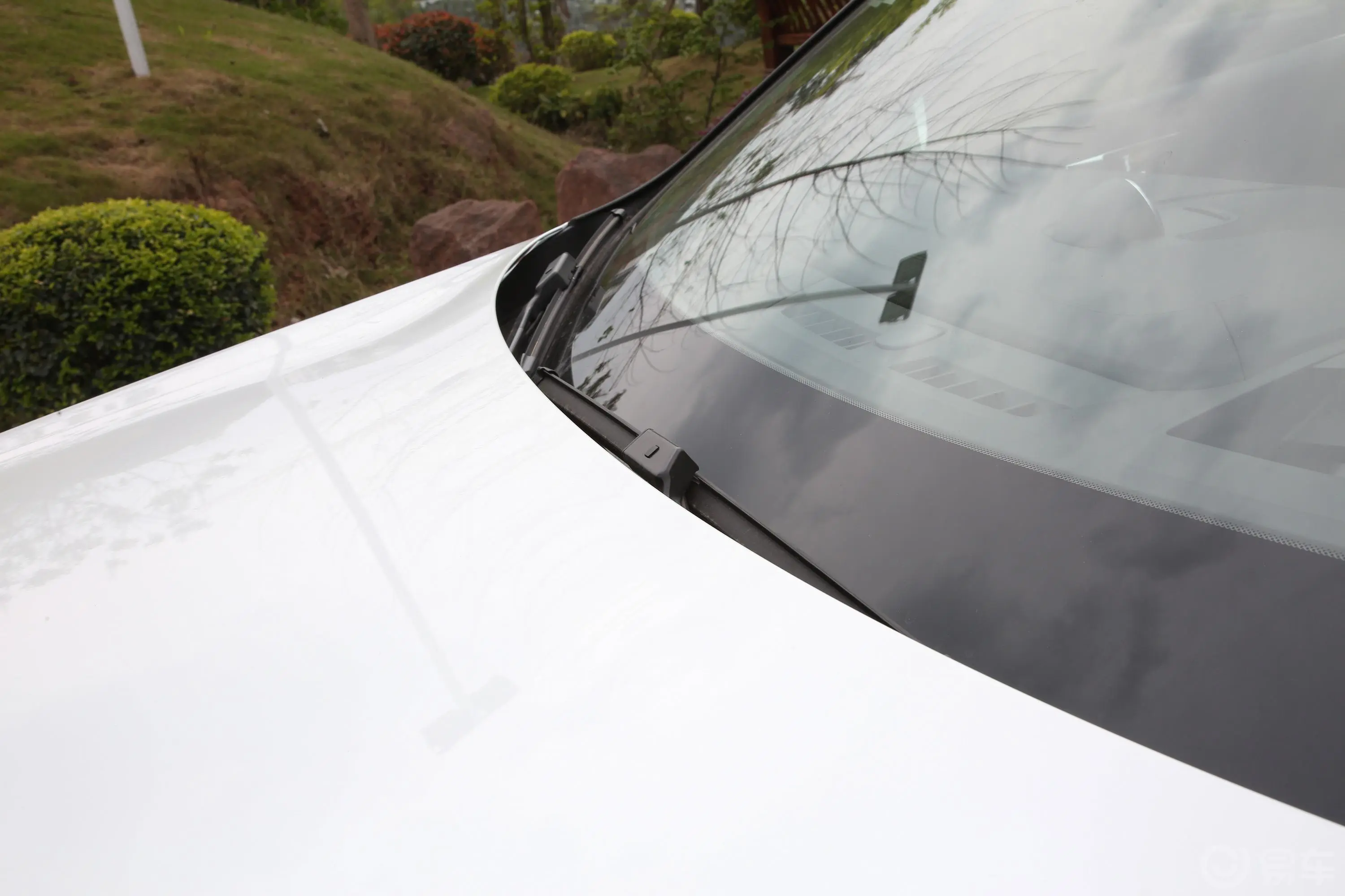 沃尔沃XC60新能源改款 T8 长续航 智雅豪华版雨刷器