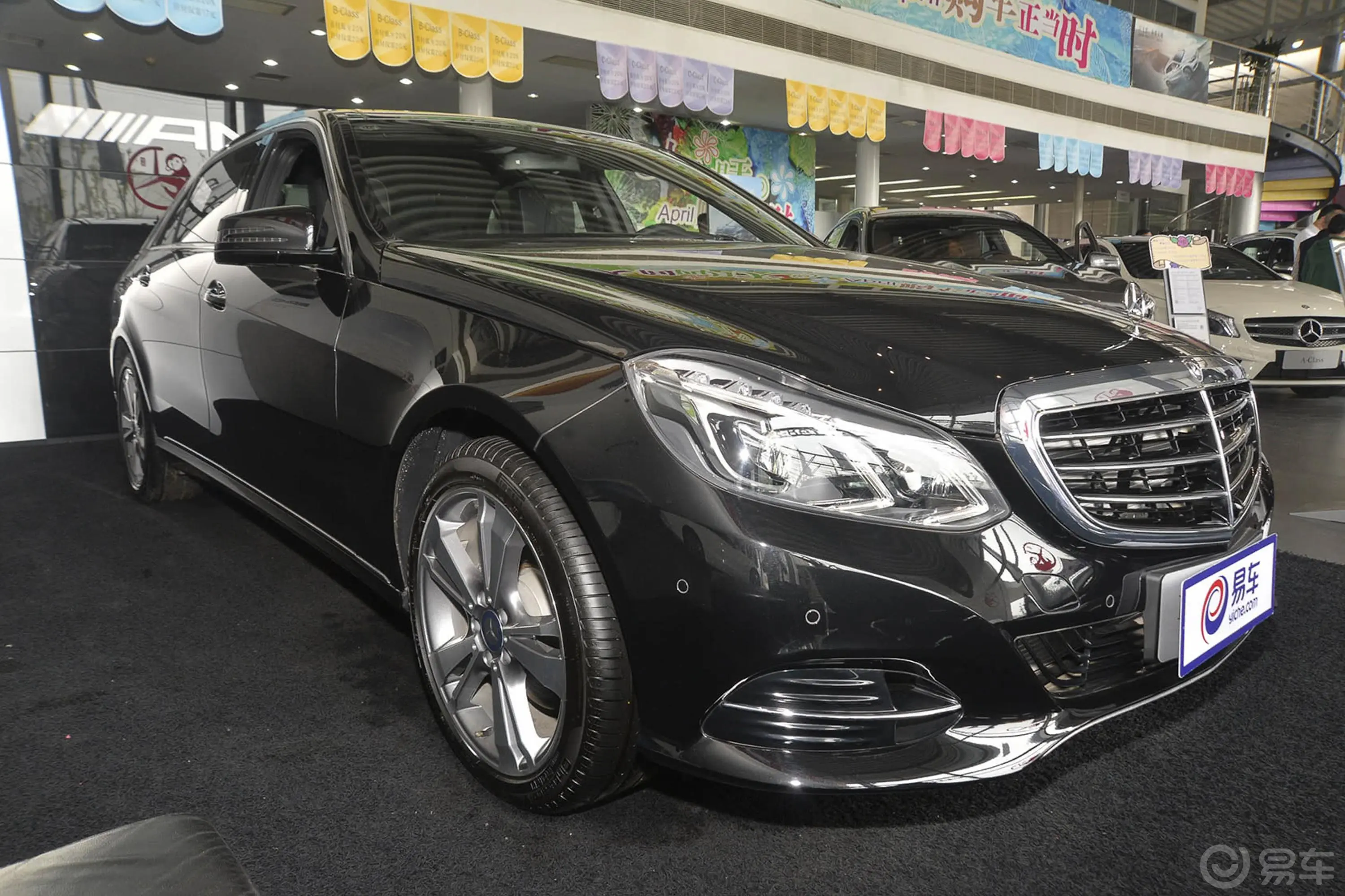 奔驰E级E 320 L 豪华型 4MATIC 轿车外观