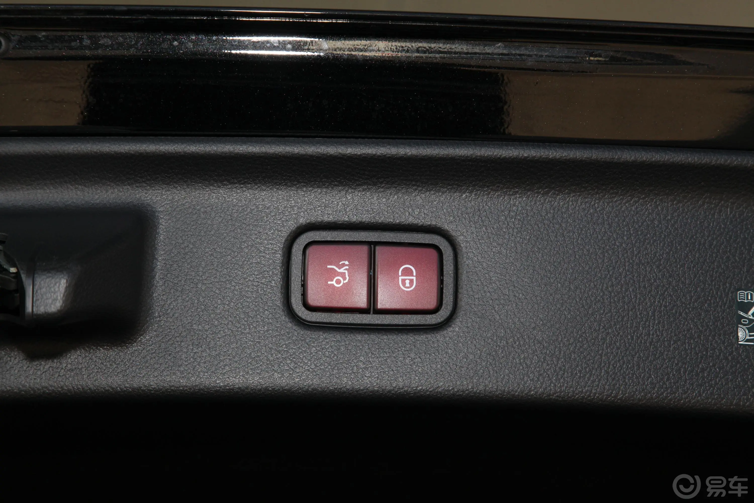 奔驰S级改款 S 450 L电动尾门按键（手动扶手）