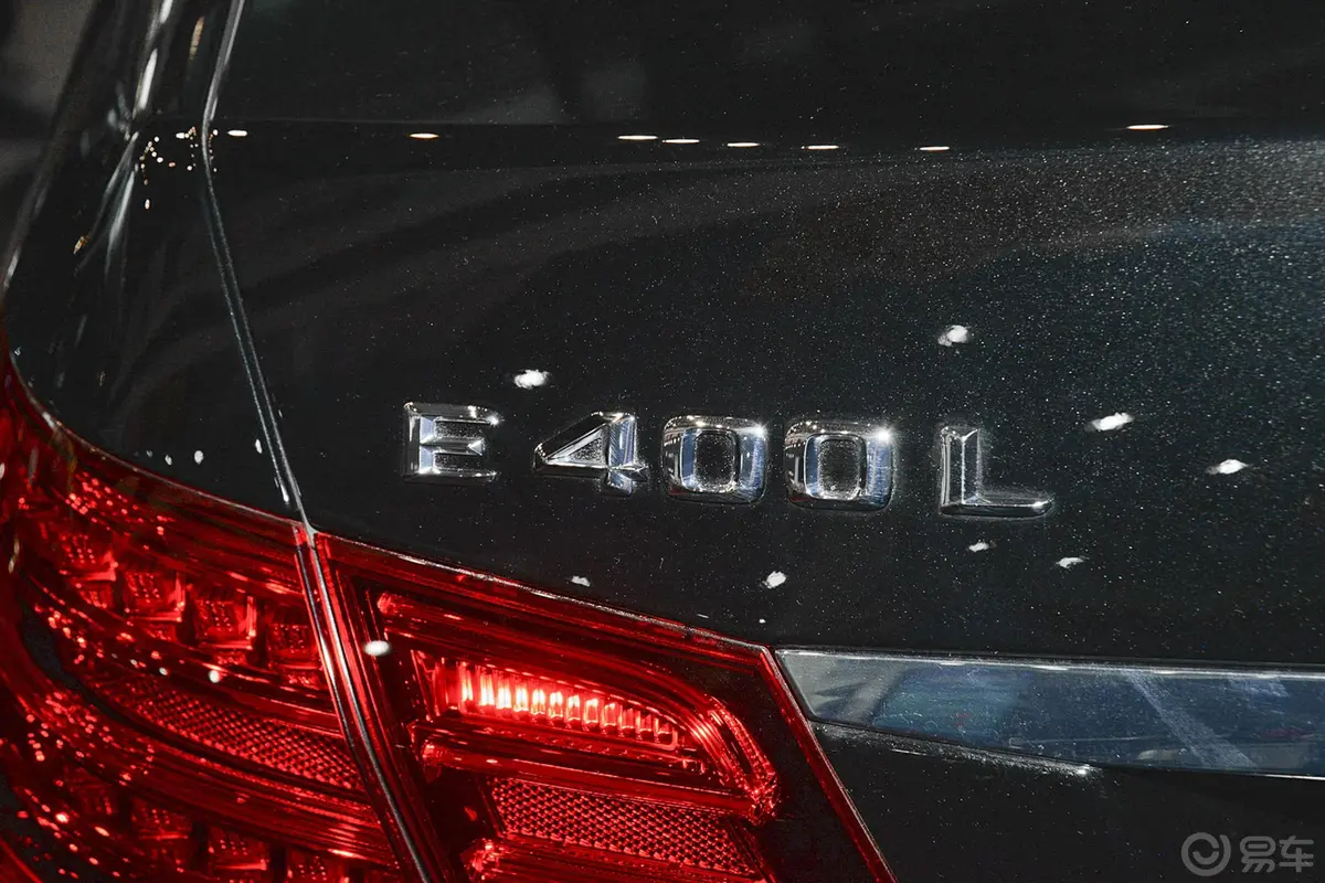 奔驰E级E 400 L 豪华型 4MATIC 运动轿车外观