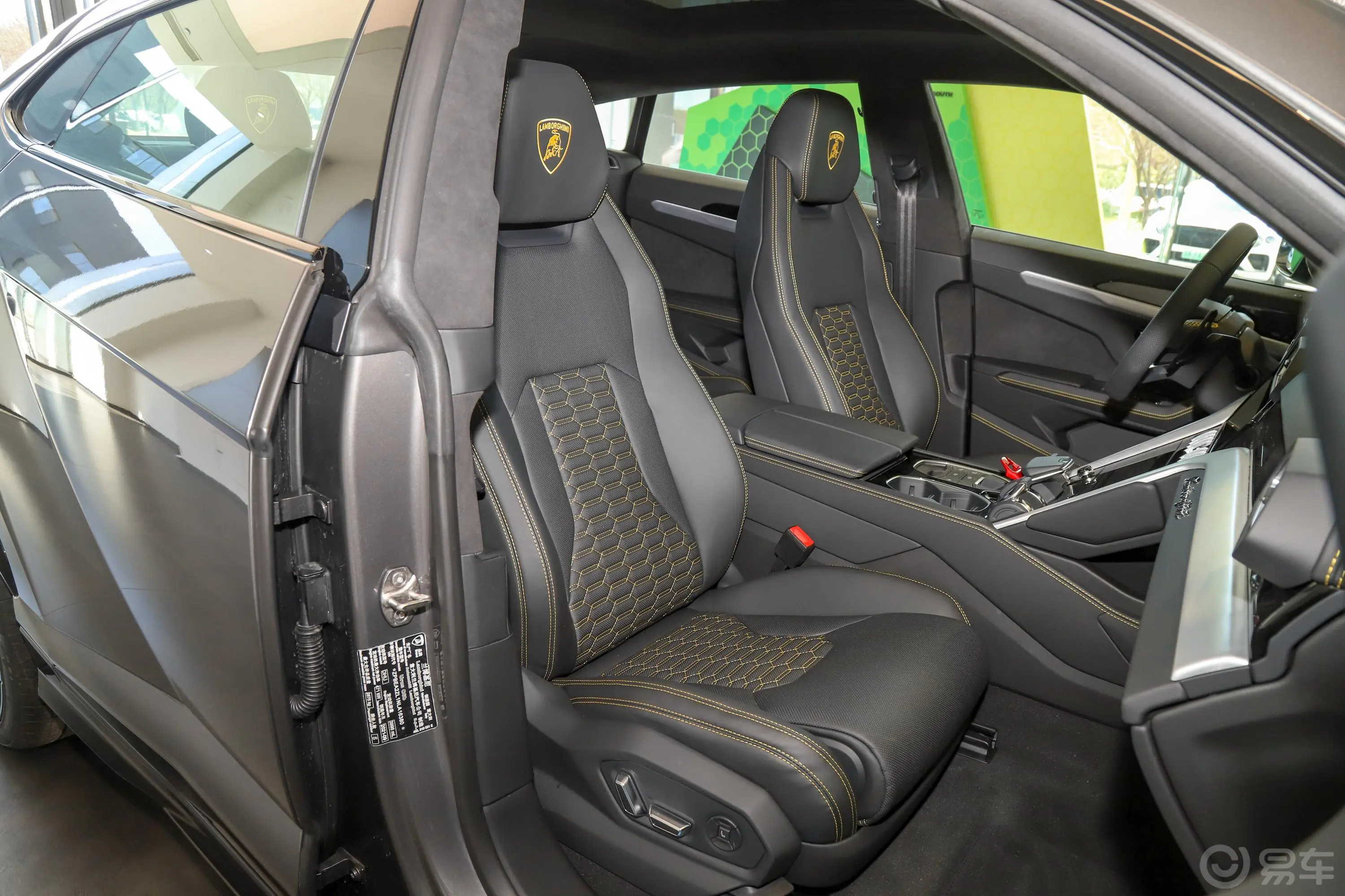 Urus4.0T V8副驾驶座椅