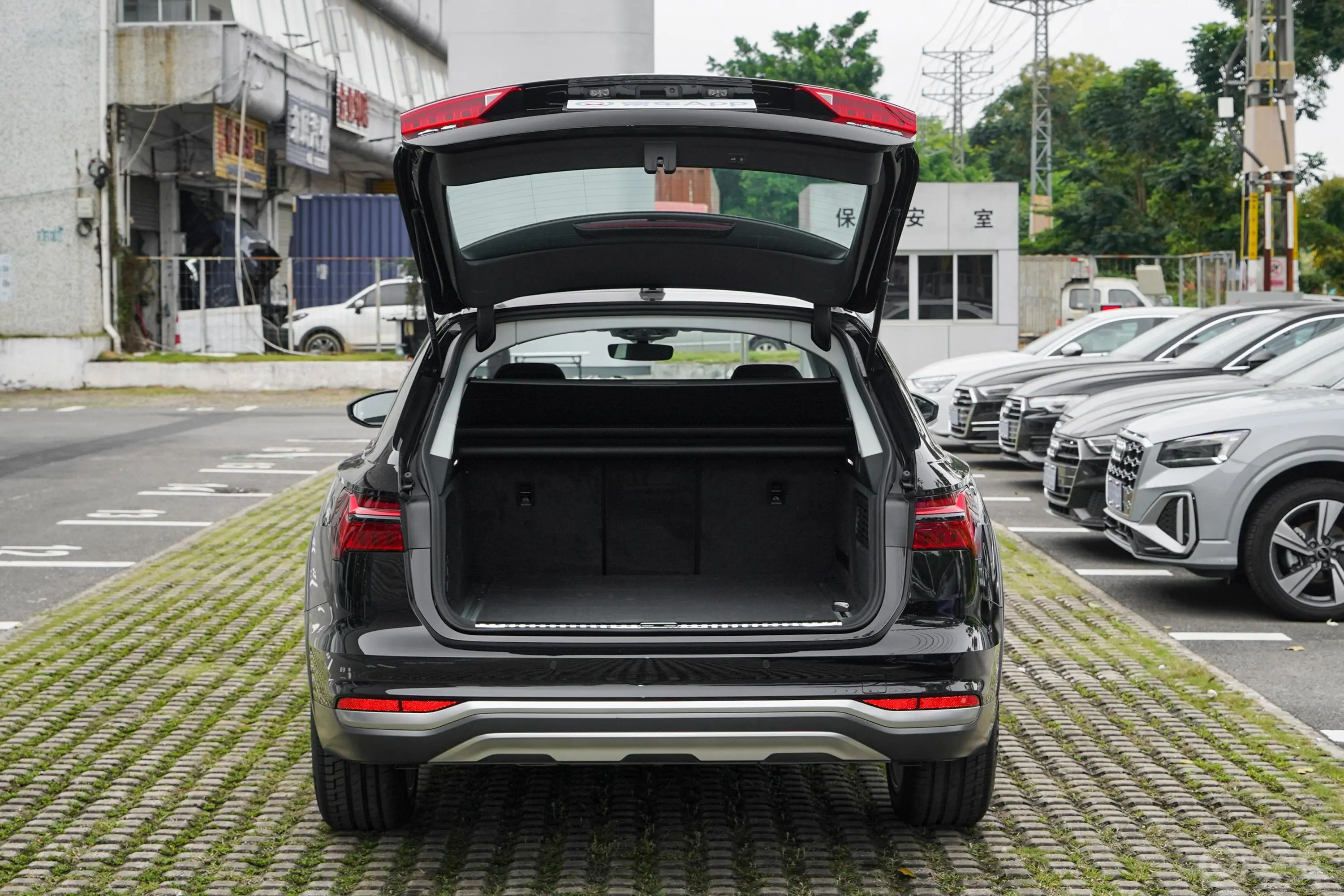 奥迪A6Allroad quattro 探索家 55 TFSI 尊享越野型空间