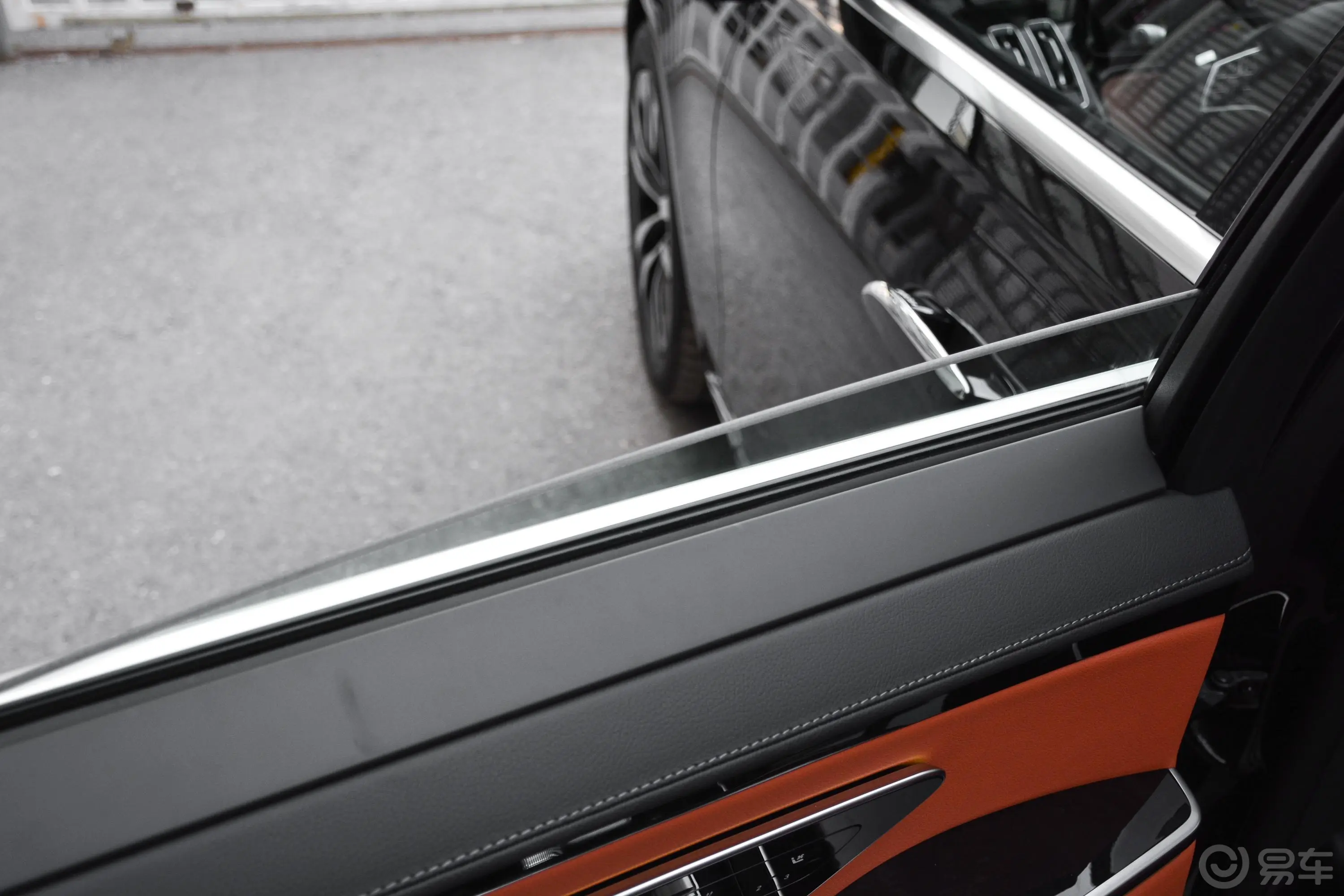 奔驰S级改款 S 400 L 豪华型后排玻璃材质特写
